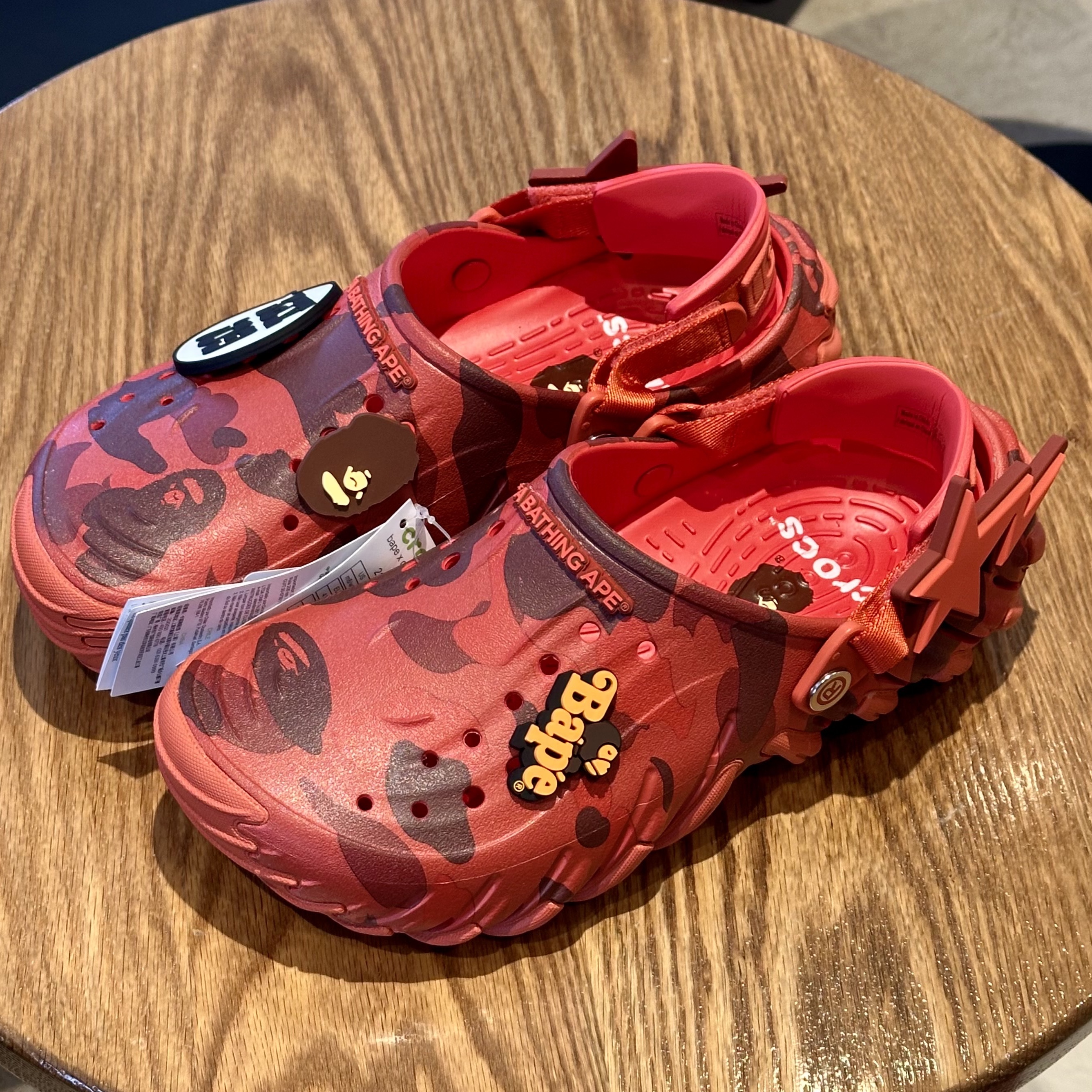 Crocs x BAPE Echo RO Clog Red 착용 스타일