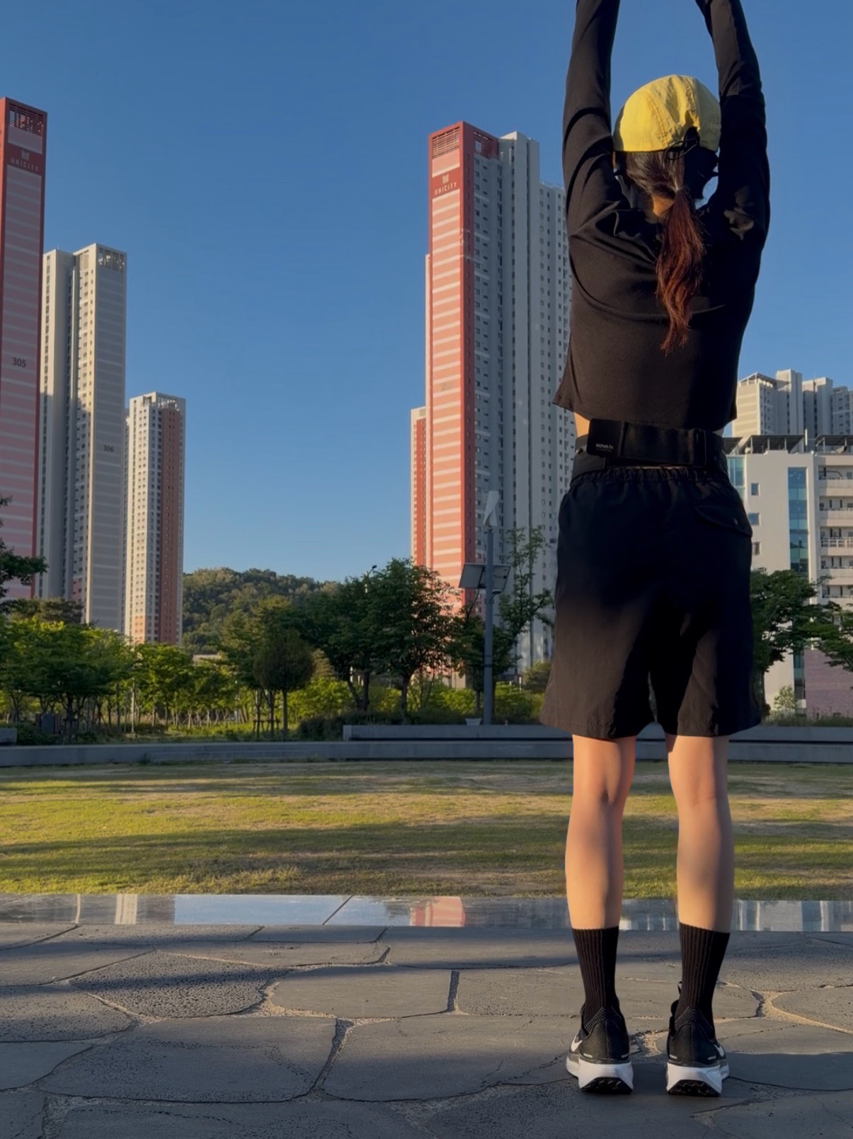 Nike Air Zoom Pegasus 41 Black, [KREAM 단독] runwhither Reflector Running Cap Yellow 착용 스타일 - 2