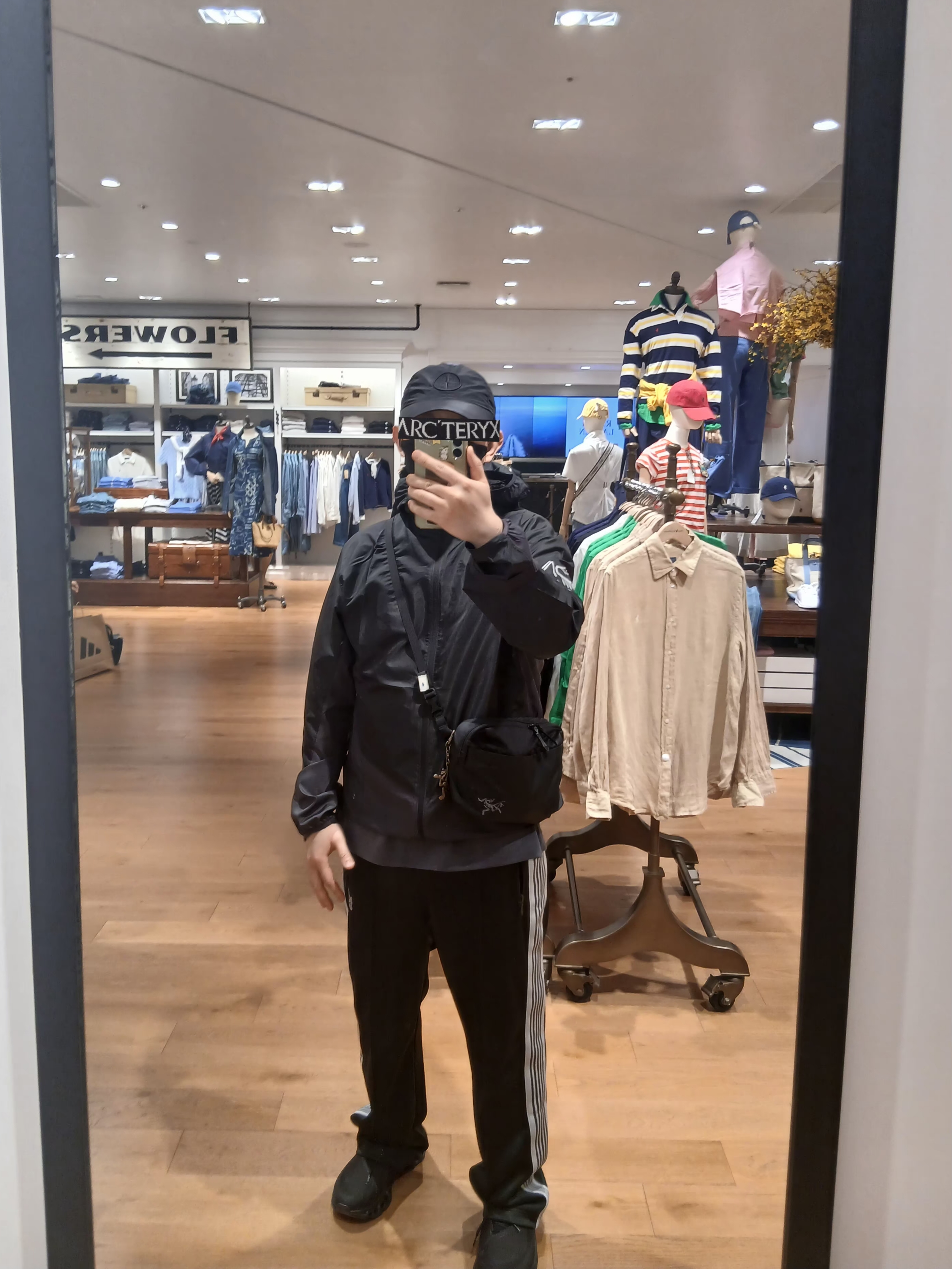 Stone Island 9100995 Nylon Metal in Econyl Baseball Cap Black - 25SS, Arc'teryx Heliad 6 Crossbody Bag Black 착용 스타일 - 2