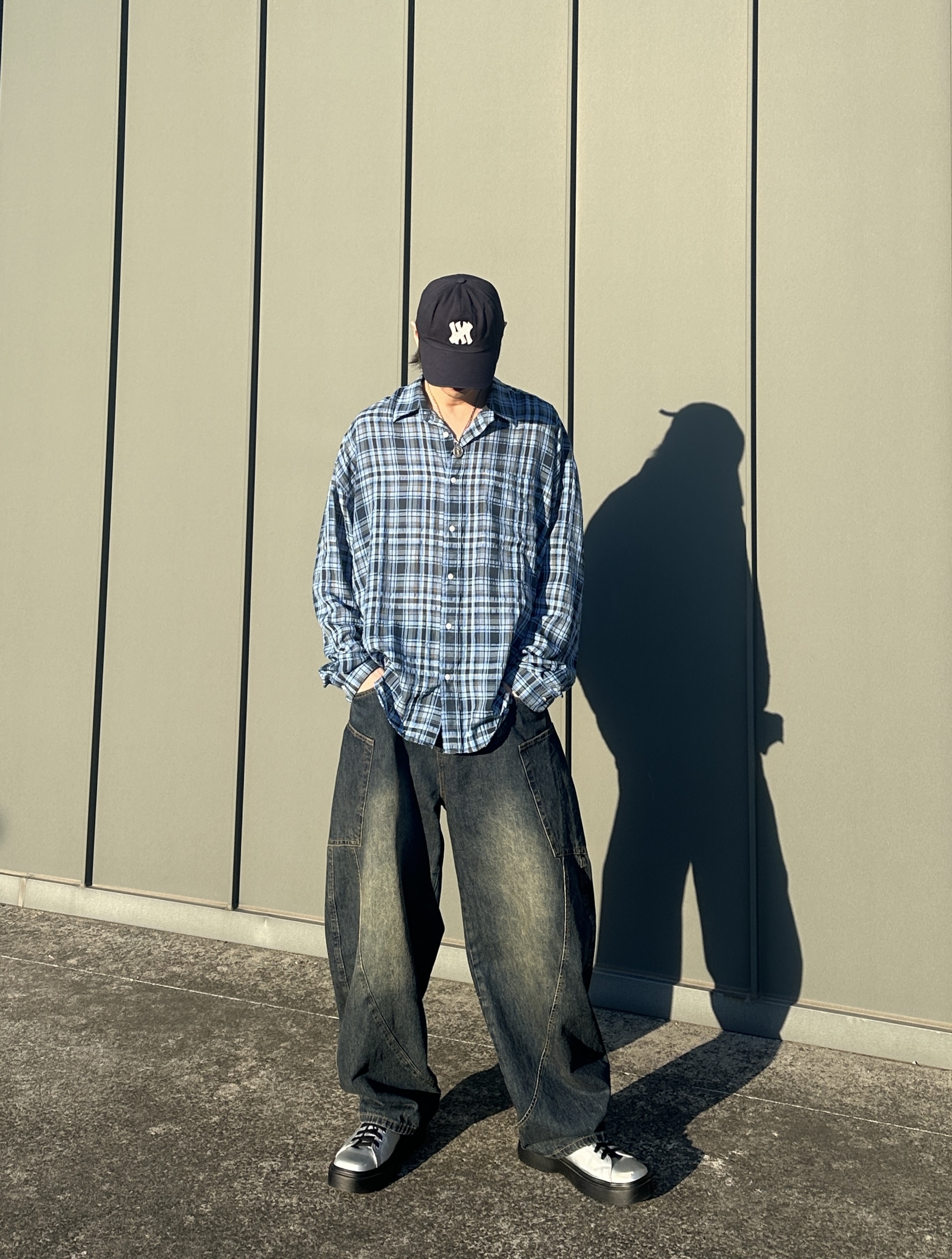 Farfromwhat Far Patch Logo Cap Navy 착용 스타일 - 1