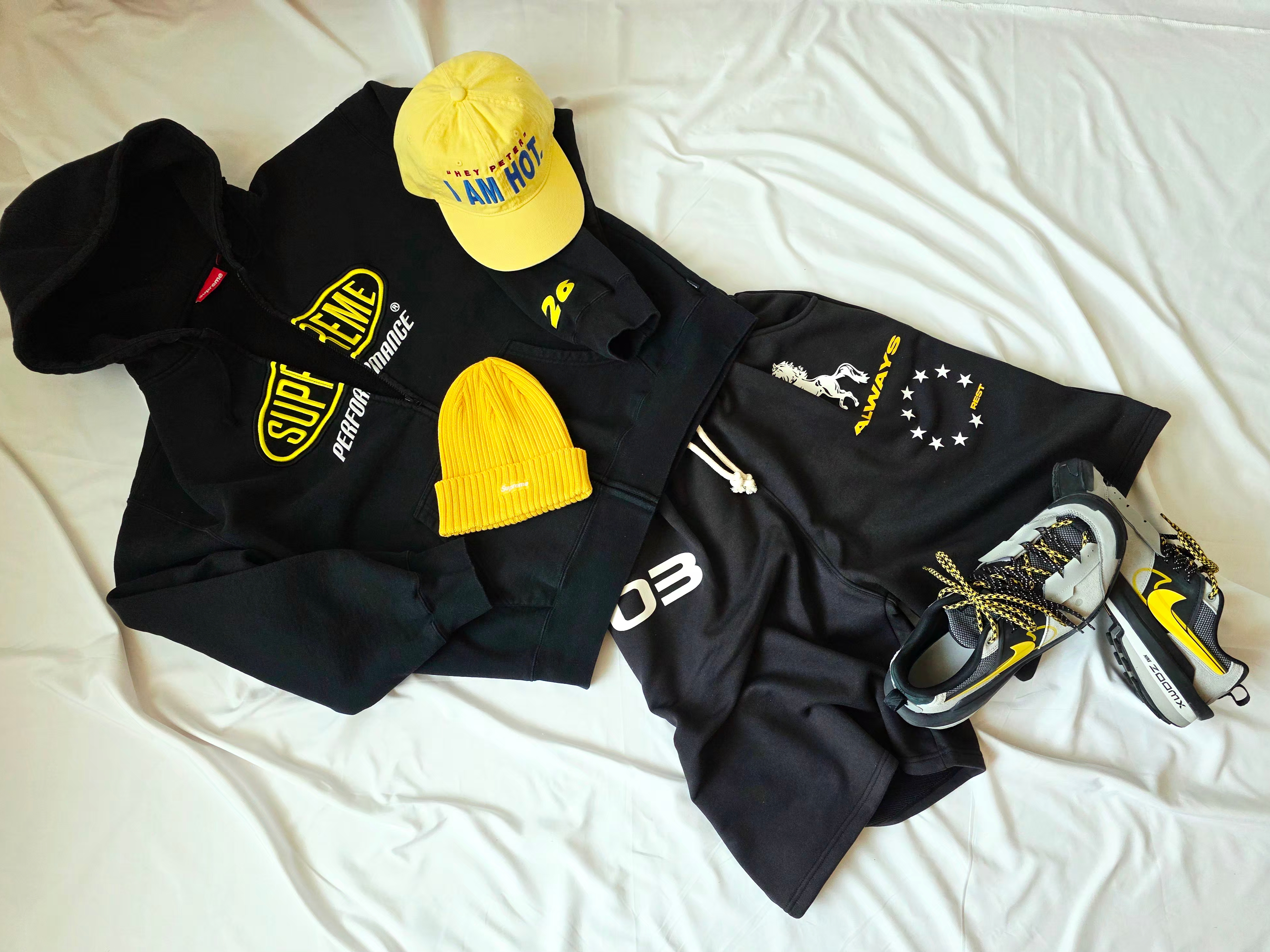 AMOU Horse One Tuck Bermuda Pants Blue, Nike x Eric Koston SB Air Max 95 Obsidian and Speed Yellow 착용 스타일 - 4