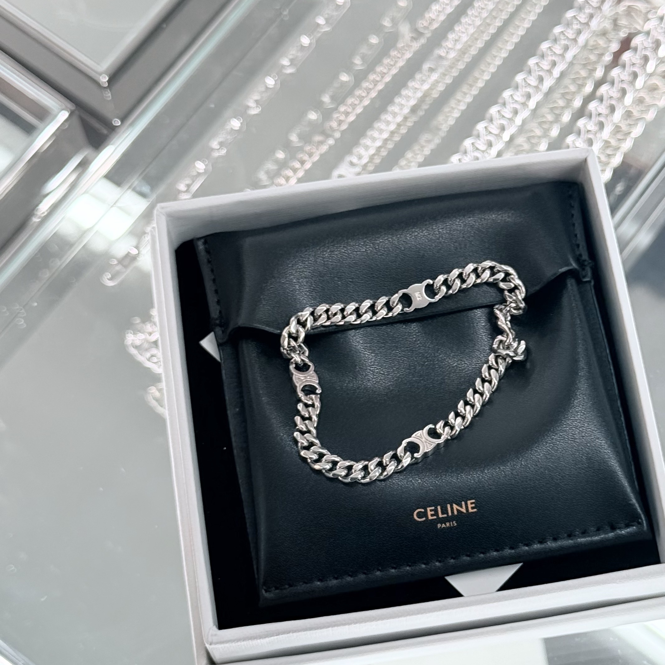 Celine Triomphe Small Gourmette Bracelet in Brass with Rhodium Finish Silver 착용 스타일