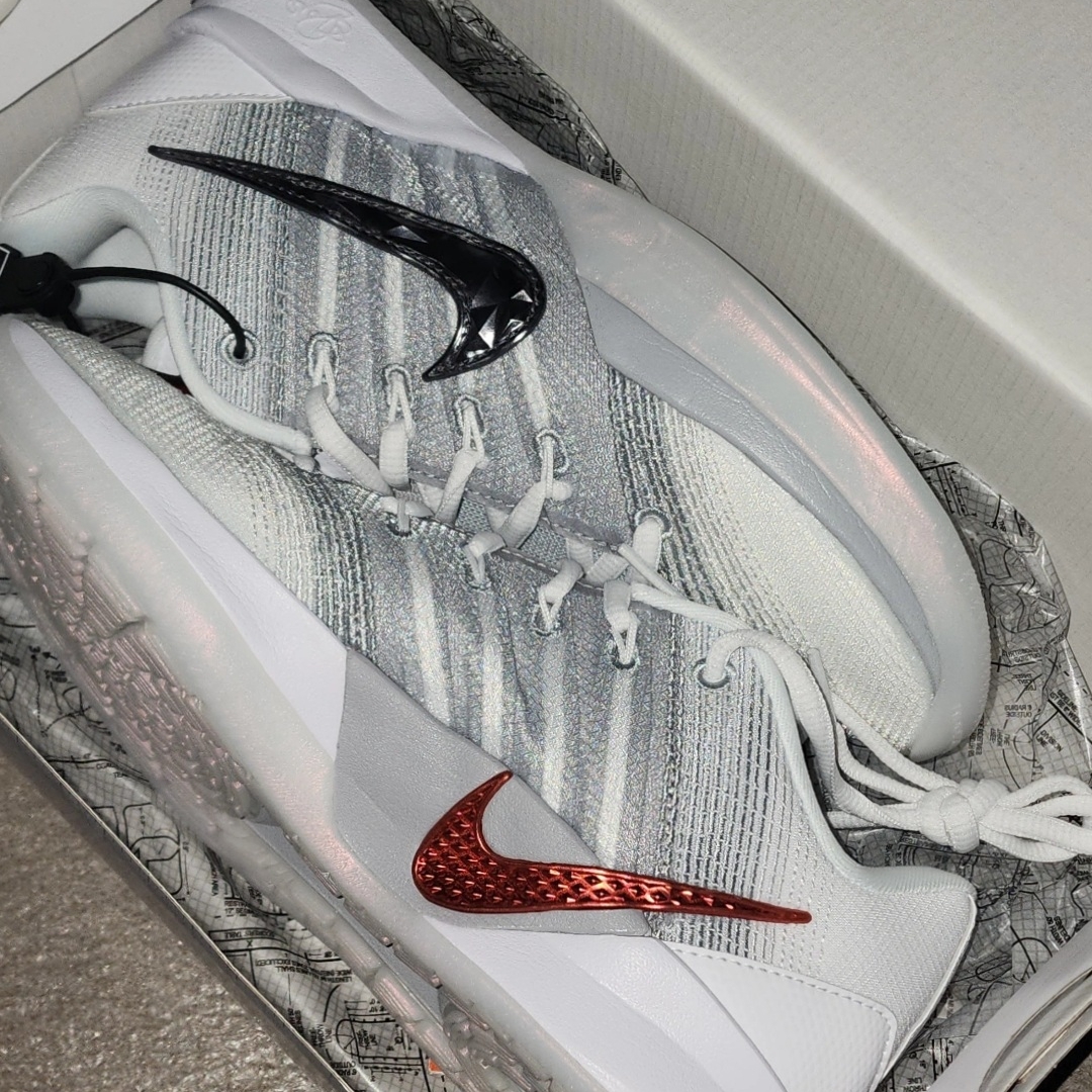 Nike Sabrina 3 EP ME vs ME White Metallic Dark Grey 착용 스타일