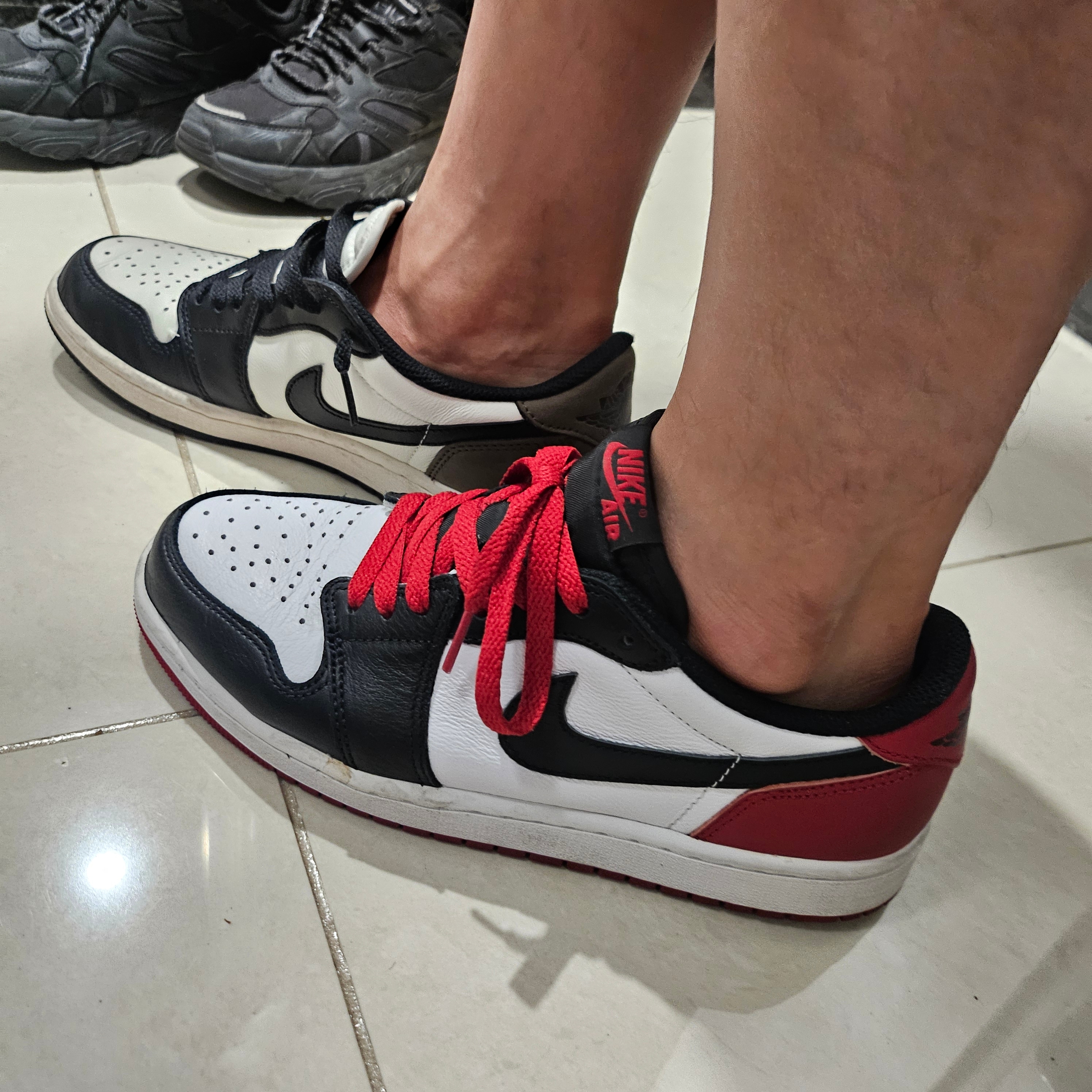 Jordan 1 Retro Low OG Mocha, Jordan 1 Retro Low OG Black Toe 착용 스타일 - 1