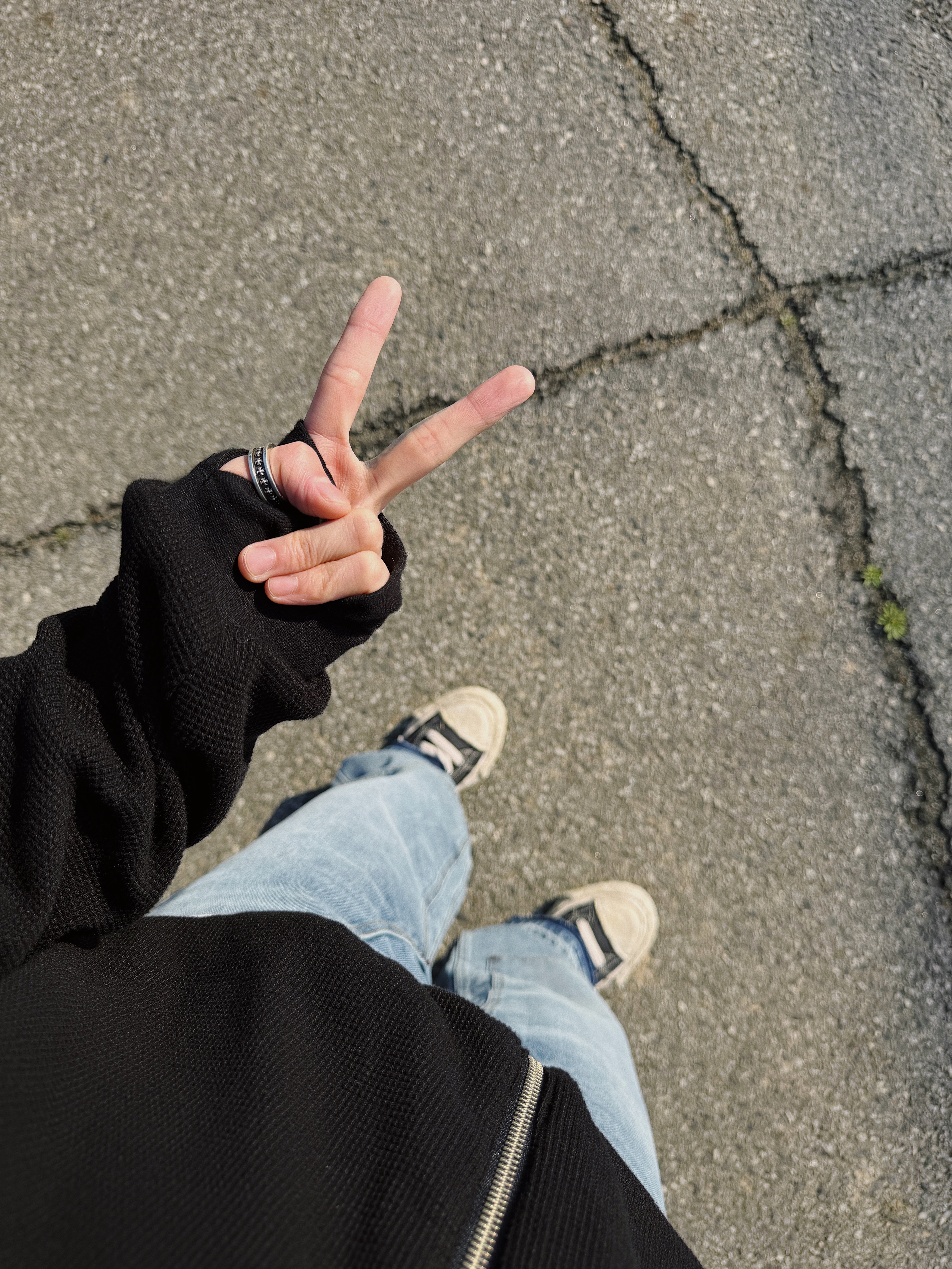 Alex Zono I Dig Running Rainbow Trucker Hat White Red, Maison Mihara Yasuhiro Peterson23 OG Sole Garment Dyed Canvas Low-top Sneakers Black 착용 스타일 - 2