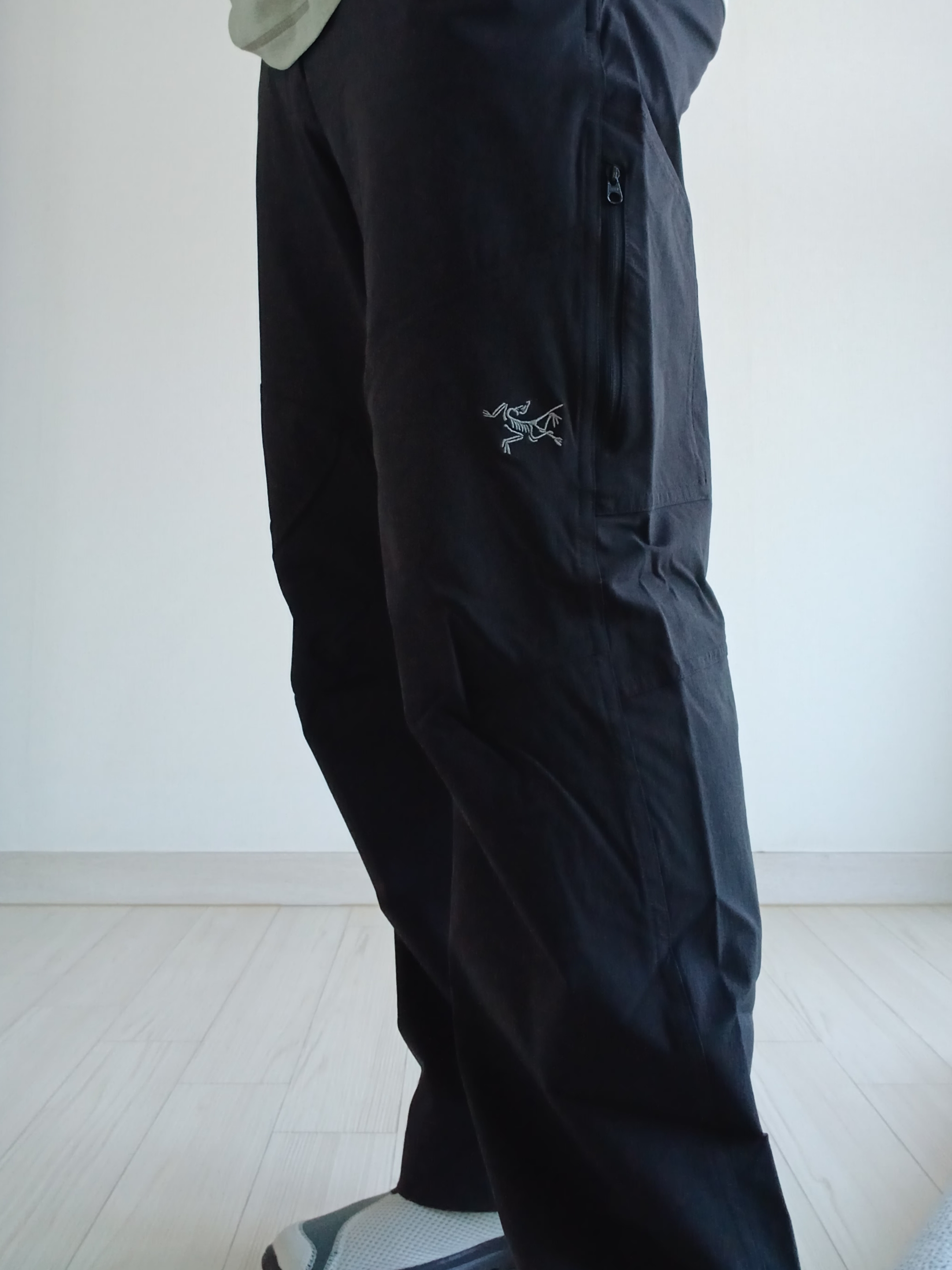 Arc'teryx Envoy Grand Wall SS T-Shirt Habitat, Arc'teryx Cronin Pants Black 착용 스타일 - 8