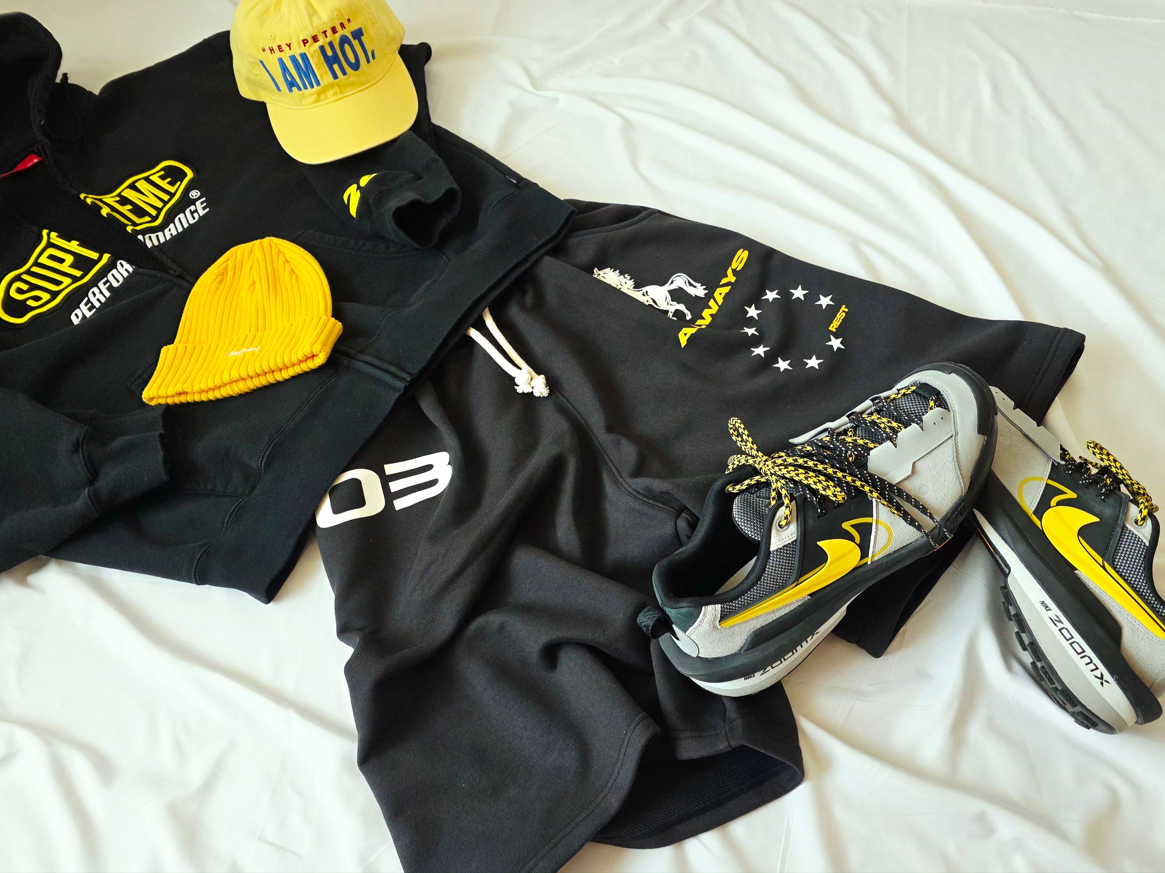 AMOU Horse One Tuck Bermuda Pants Blue, Nike x Eric Koston SB Air Max 95 Obsidian and Speed Yellow 착용 스타일 - 6