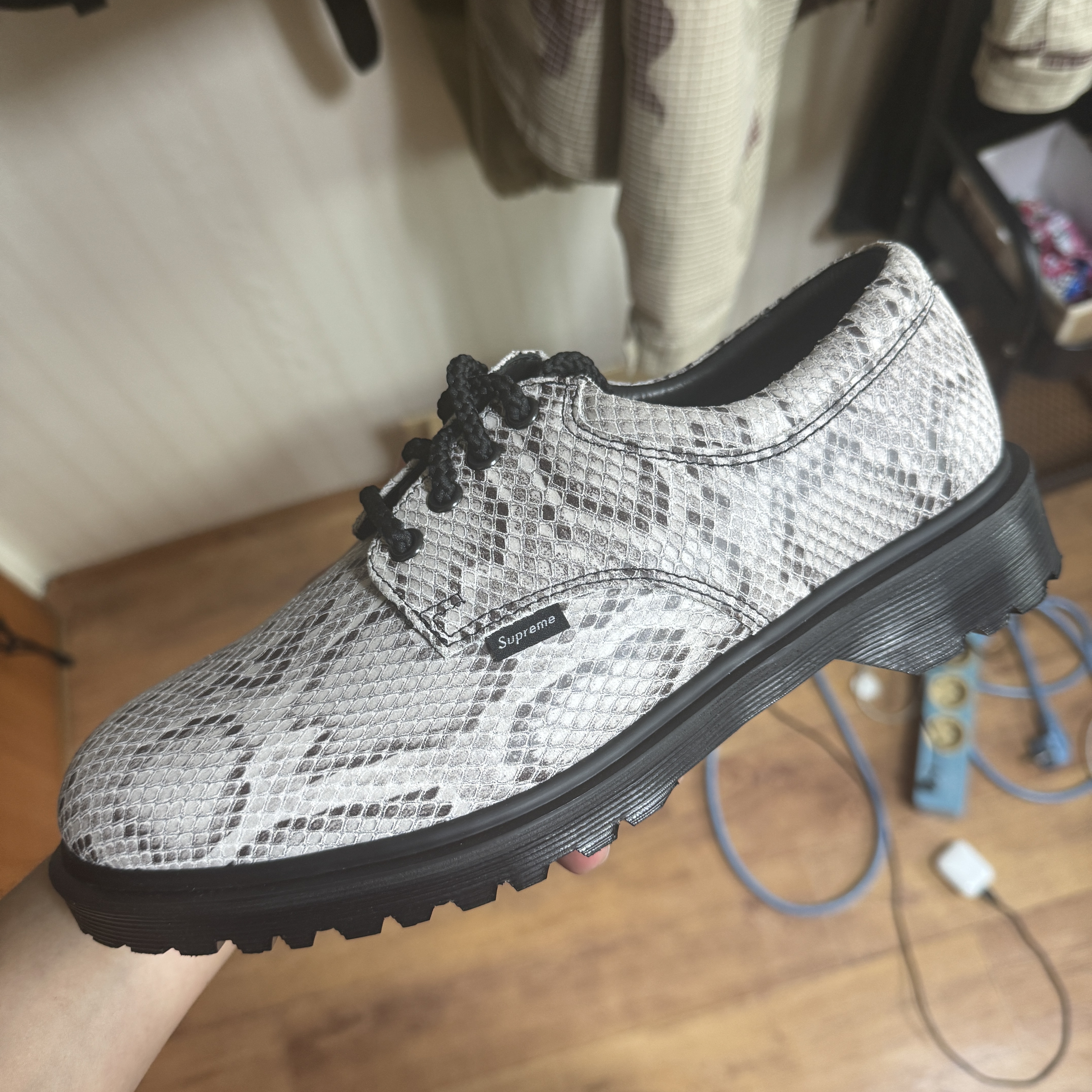 Dr. Martens x Supreme Postal Supreme 4-Eye Shoe Snakeskin - 26SS 착용 스타일