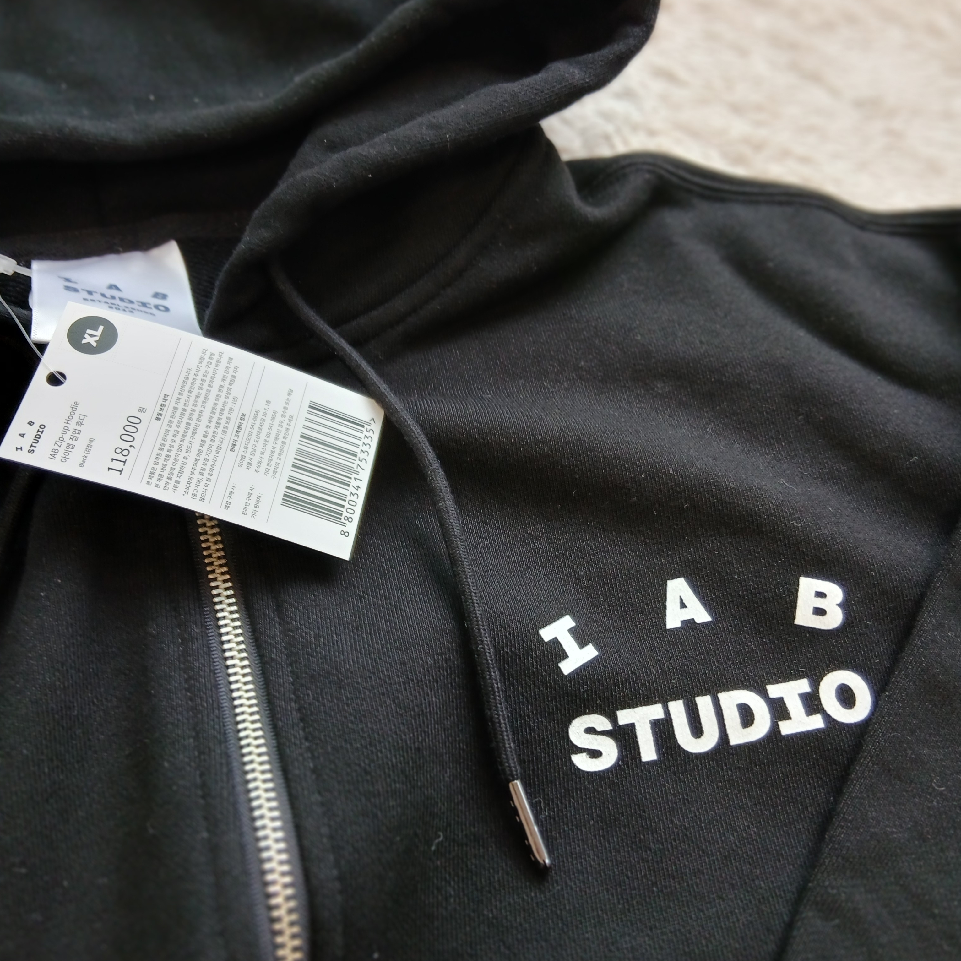 IAB Studio Zip-Up Hoodie Black - 26SS, IAB Studio IAB Sweatpants Black 착용 스타일 - 3