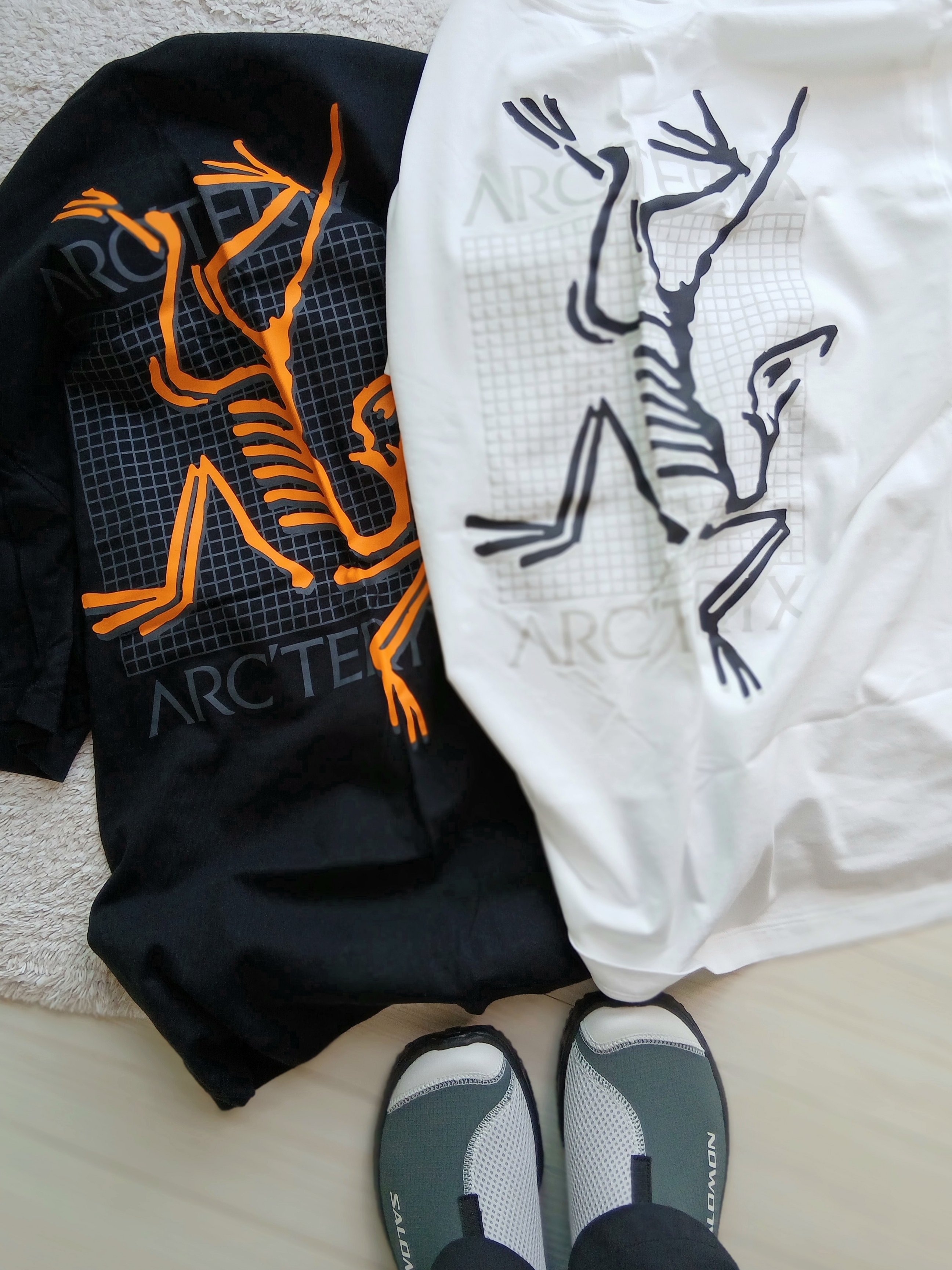 Arc'teryx Arc'Multi Bird Logo SS T-Shirt Black, Arc'teryx Arc'Multi Bird Logo SS T-Shirt White Light 착용 스타일 - 2