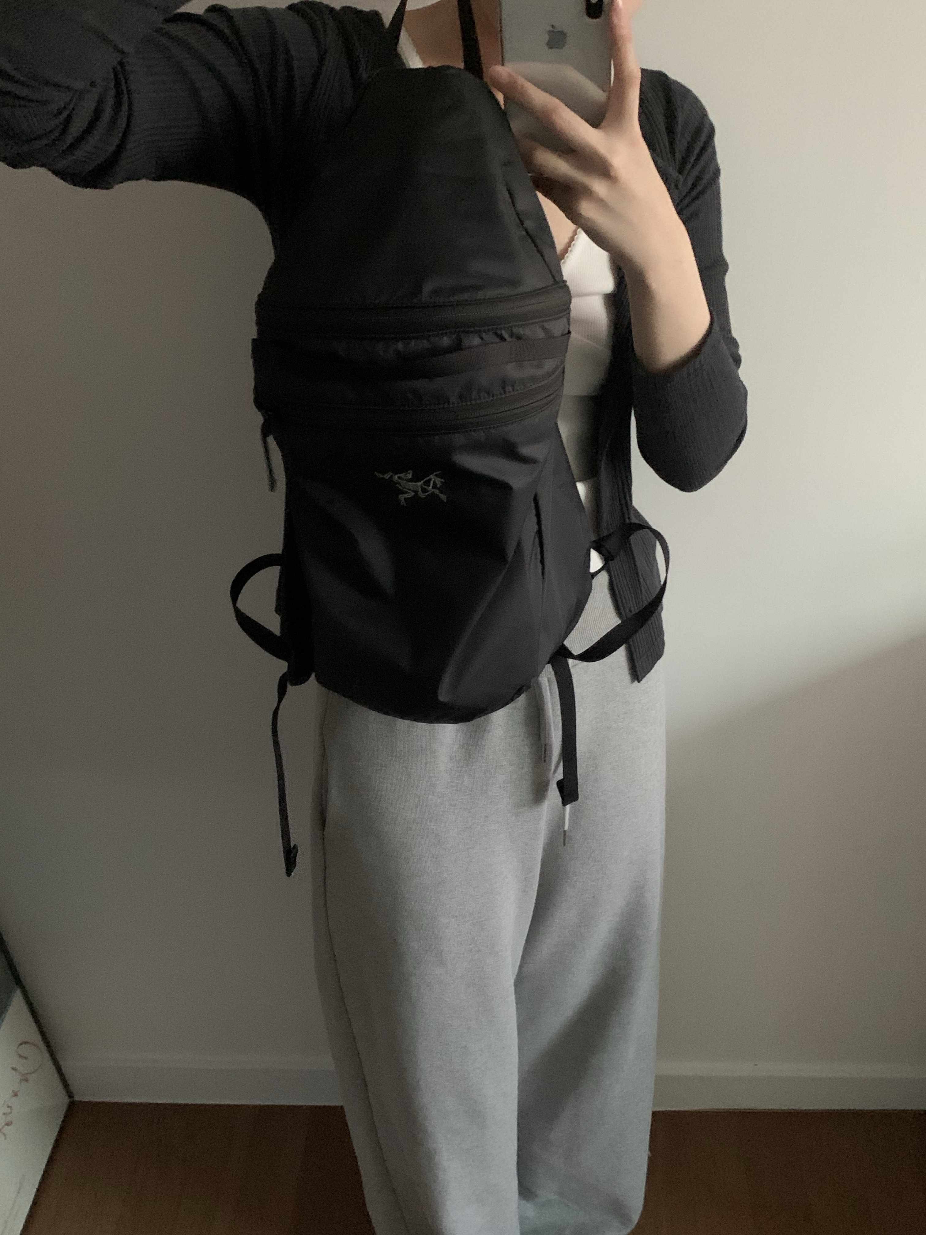 Arc'teryx Heliad 15 Backpack Black 착용 스타일 - 1