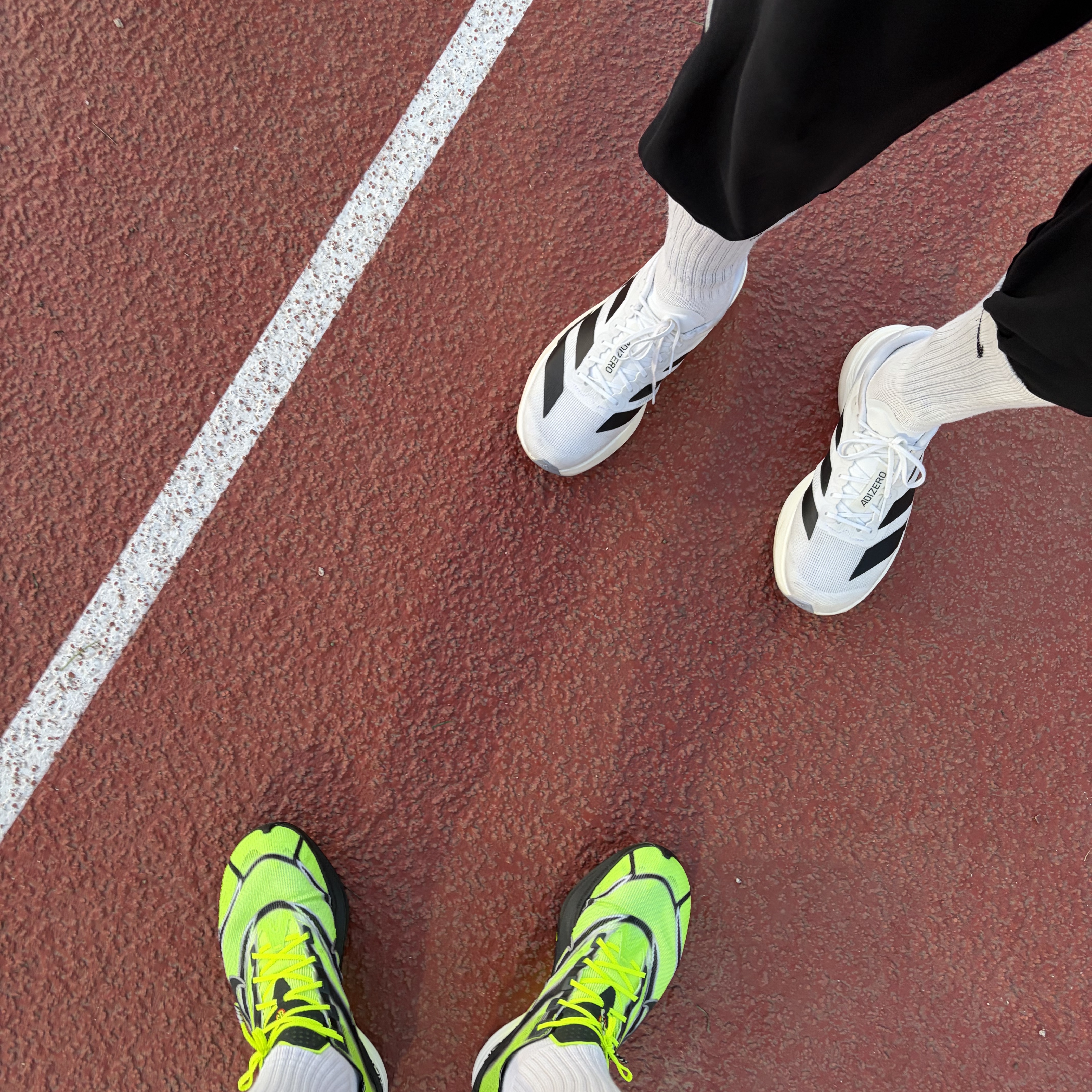 Nike ZoomX Vaporfly Next% 4 Ekiden Pack Multicolor Black, Adidas Adizero EVO SL Cloud White Core Black 착용 스타일