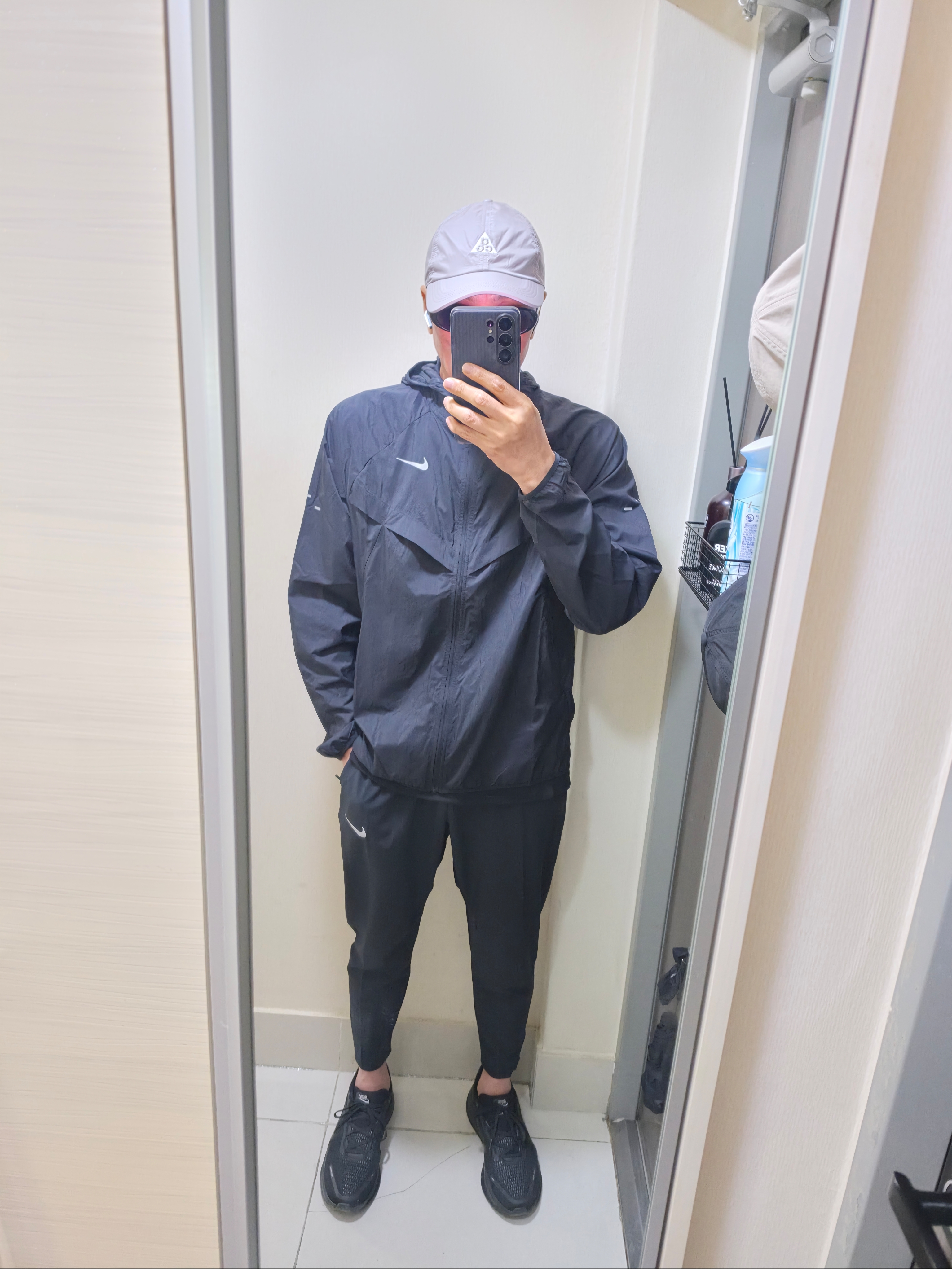 Nike Stride Repel UV Running Jacket Black - Asia, Nike ACG Dri-Fit Club Trail Cap College Grey 착용 스타일