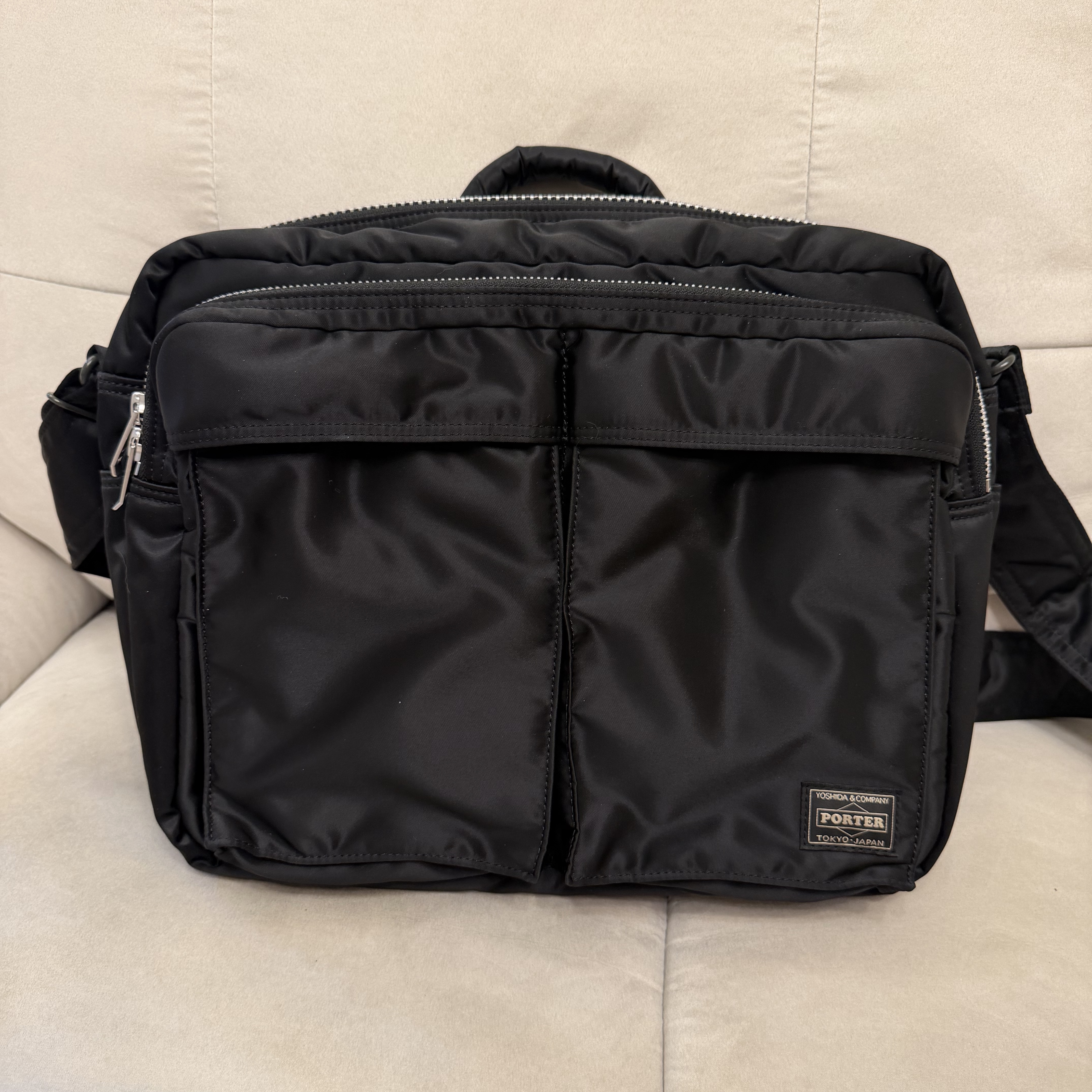Porter All New Tanker Sling Bag Zip XL Black 착용 스타일