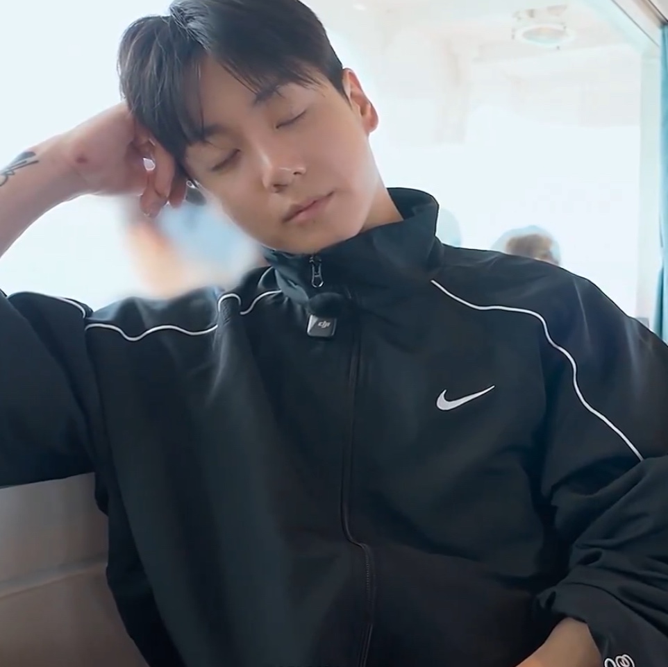 Supreme x Nike Track Jacket Black - 25SS 착용 스타일