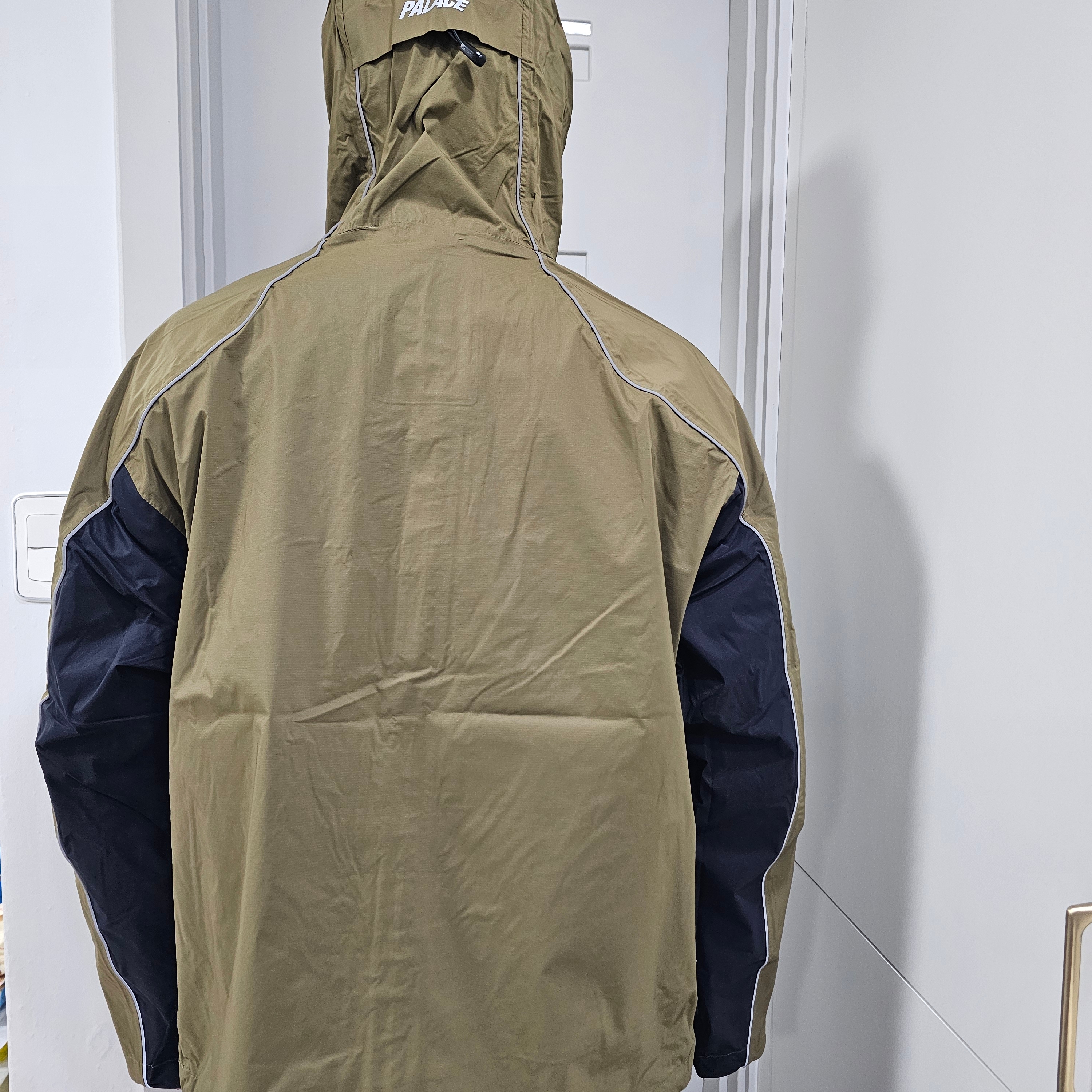 Palace Pertex Shield Lite Jacket Beech - 26SS 착용 스타일 - 2