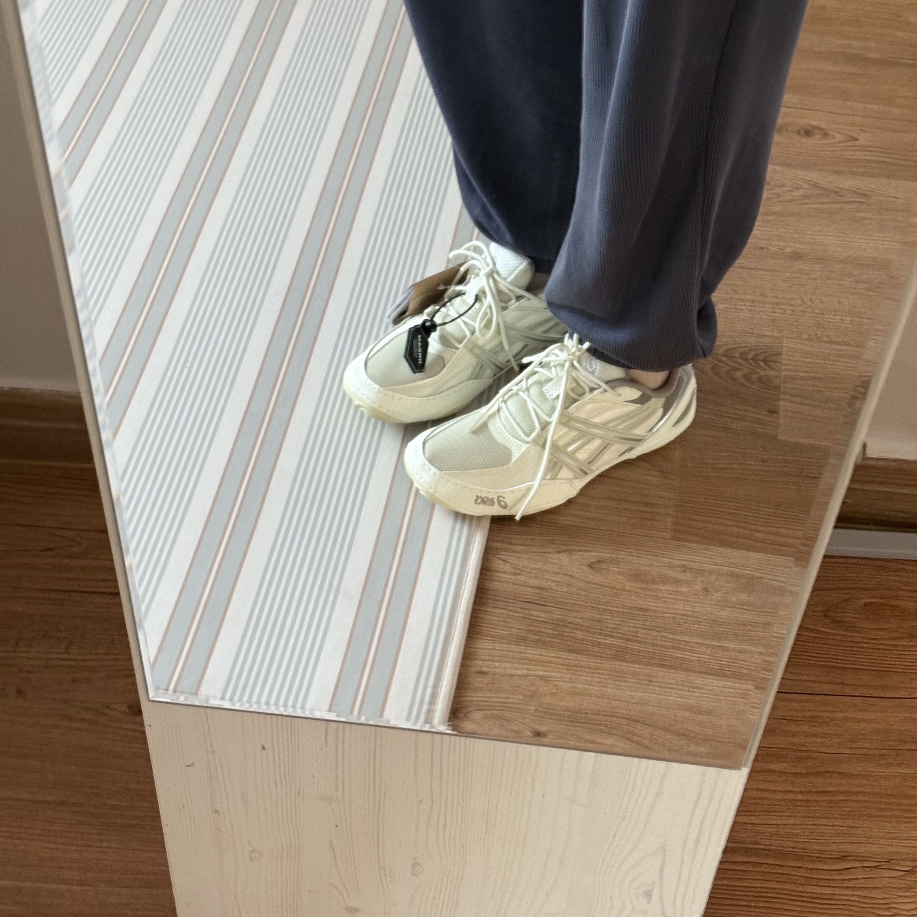 Asics Hypersync Oyster White Ivory 착용 스타일 - 1