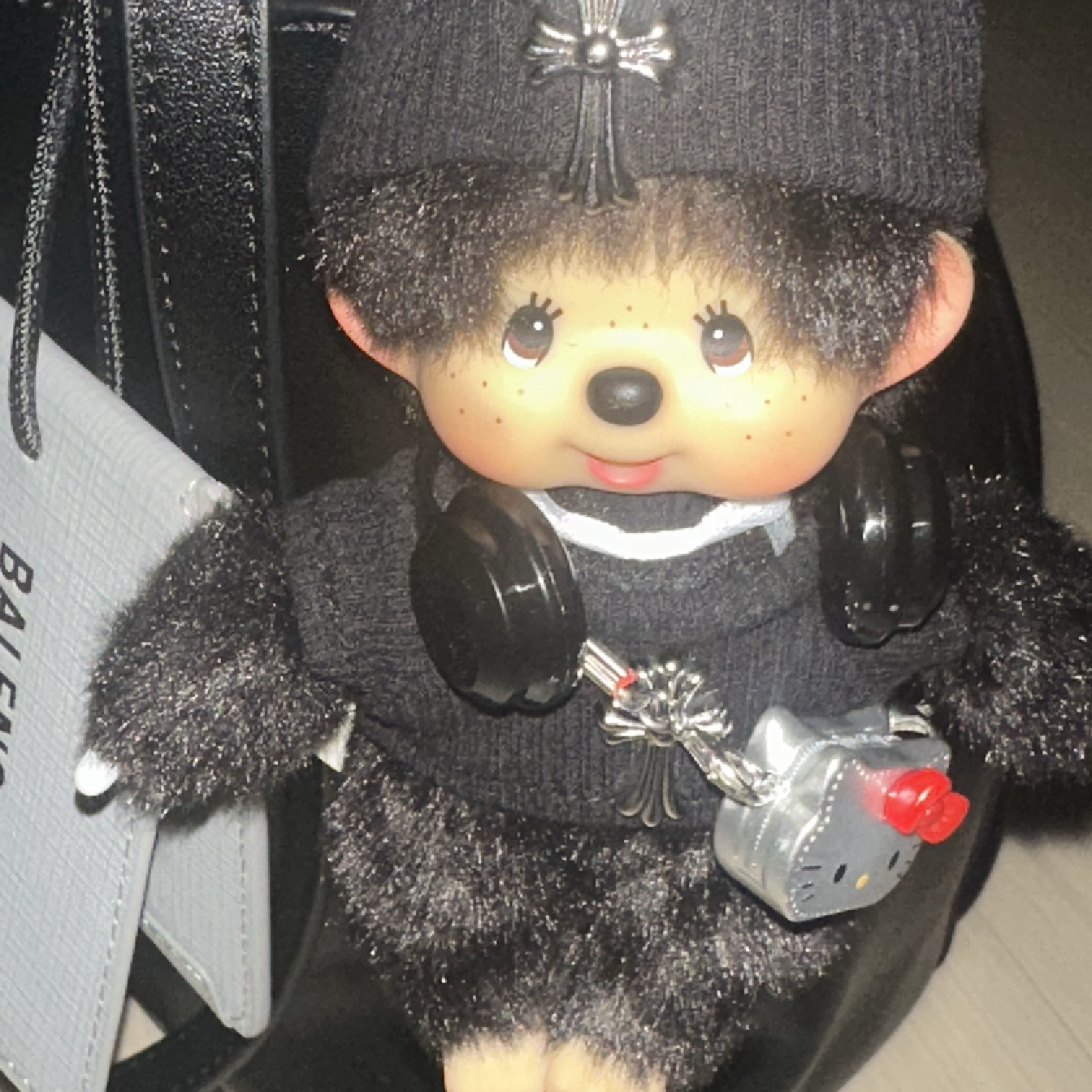 Monchhichi Colors Key Chain Black, Balenciaga Turner Charm Keychain Multicolored 착용 스타일 - 1