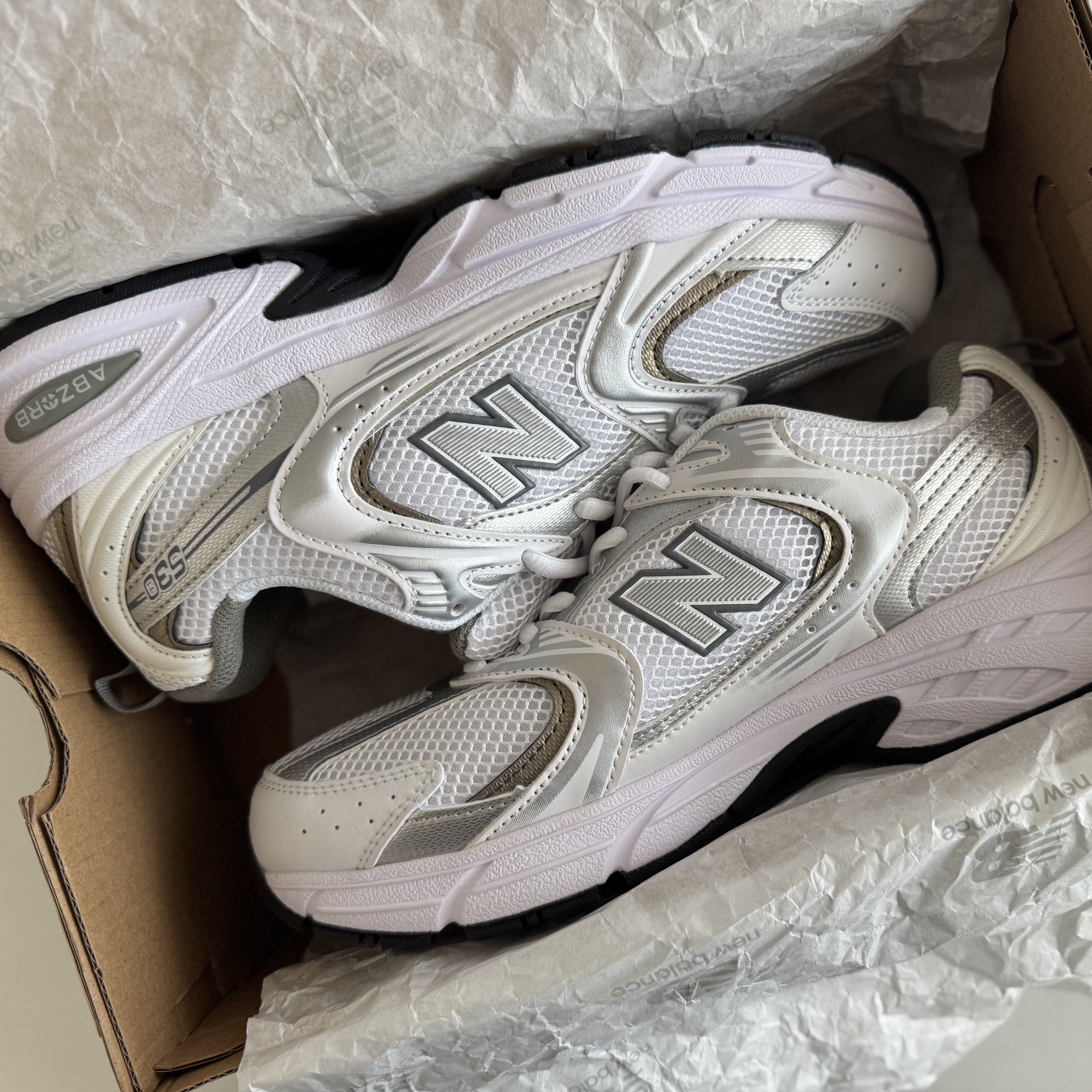 New Balance 530 White Silver 착용 스타일