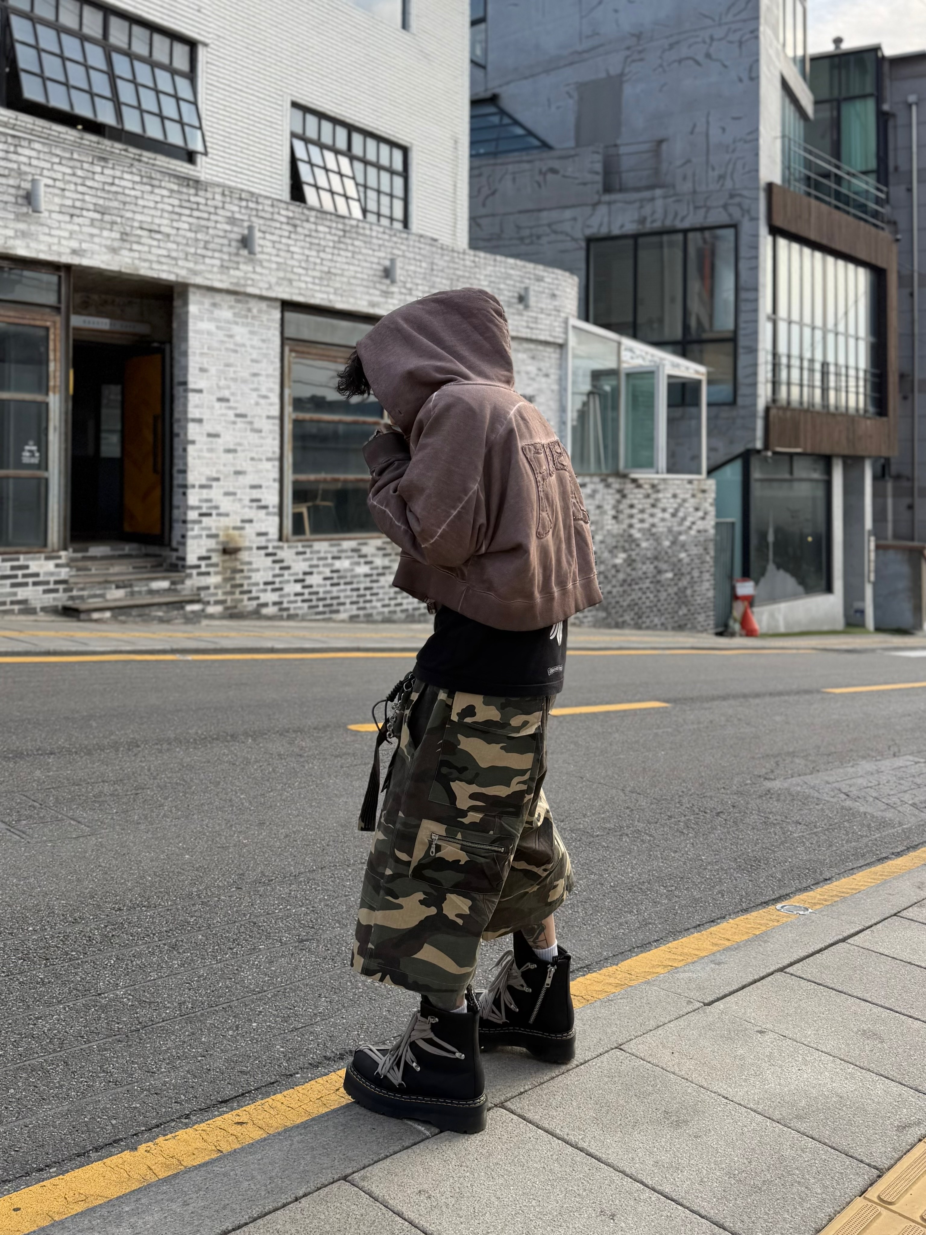 Dr. Martens x Rick Owens 1460 Quad Sole Mega Lace Boots Black 착용 스타일 - 1