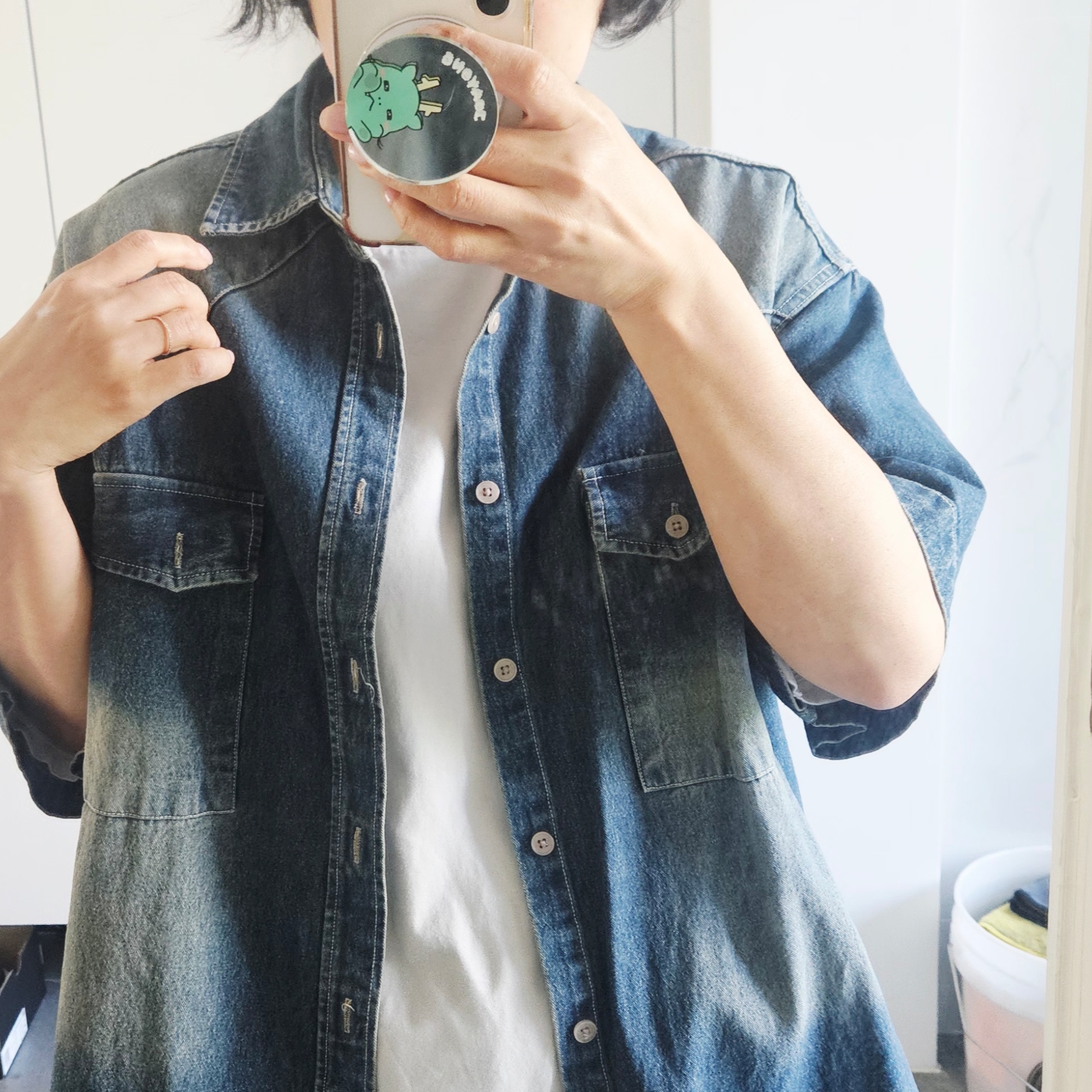 (W) Uniqlo UT x Pop Mart Graphic Oversize Fit T-Shirt White, Pop Mart Labubu The Monsters Labubu Tasty Macarons Series Soymilk Keyring (Opened Case) 착용 스타일 - 1