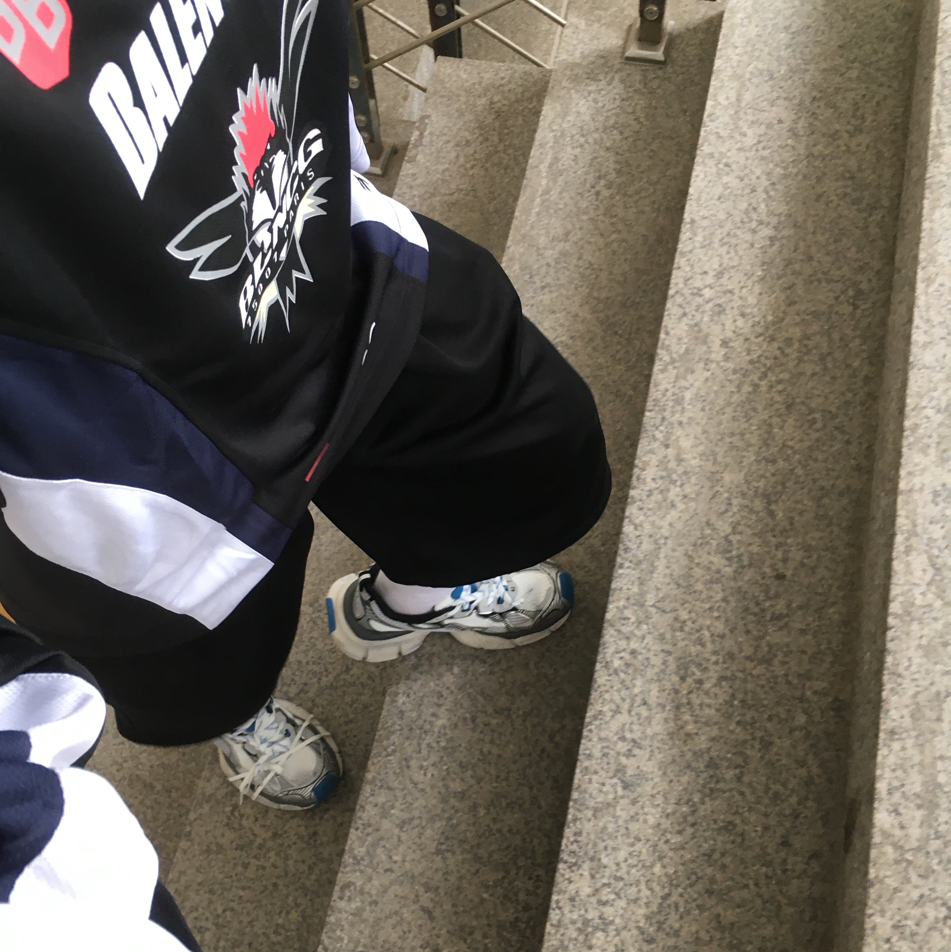 Balenciaga 3XL Sneakers Grey White Blue, Balenciaga Soccer Series Paris Soccer Long Sleeve Oversized T-Shirt Black 착용 스타일 - 1
