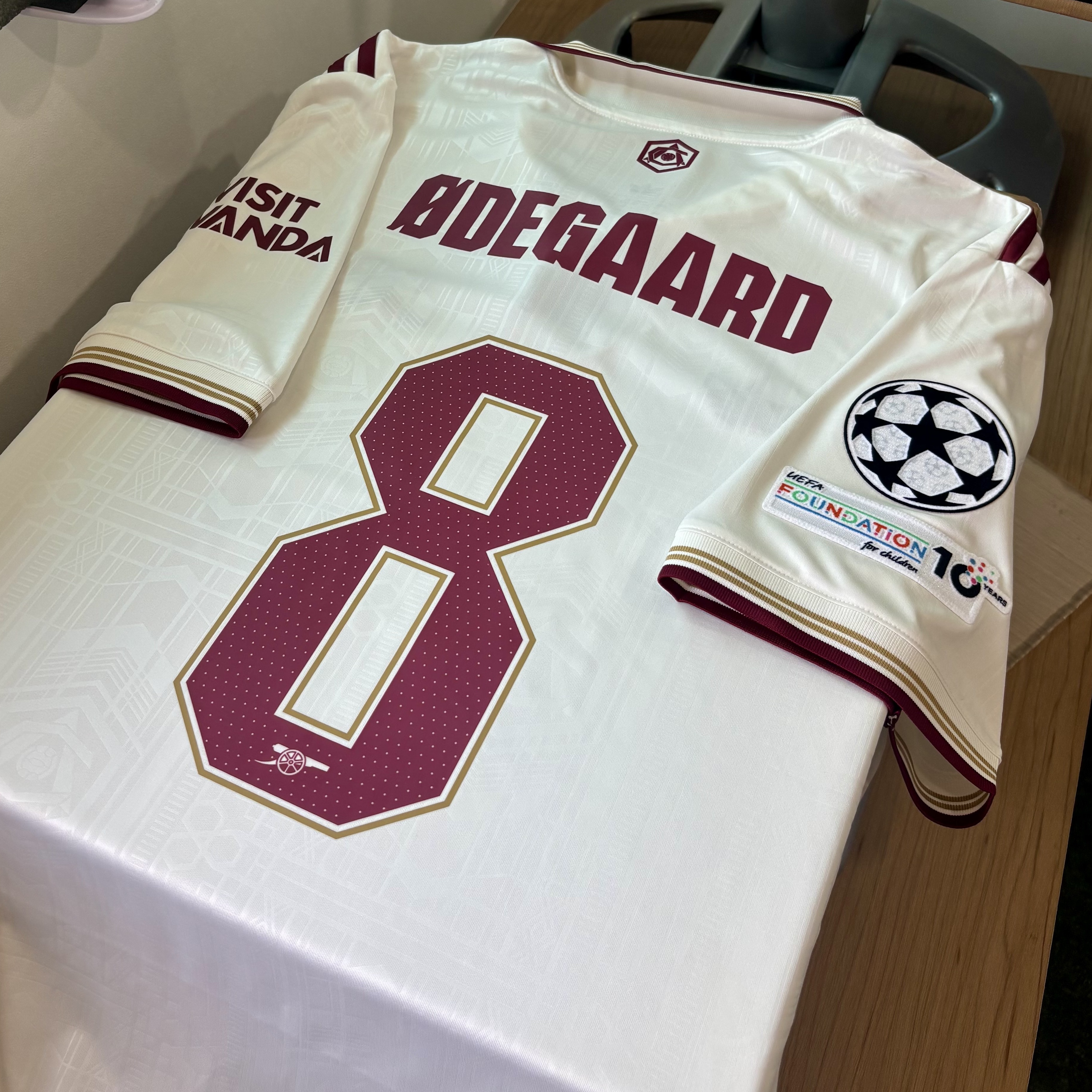 Adidas Arsenal 2025/26 3rd Jersey Cloud White Team Coll Burgundy 2 - KR Sizing (Non Marking Ver.) 착용 스타일