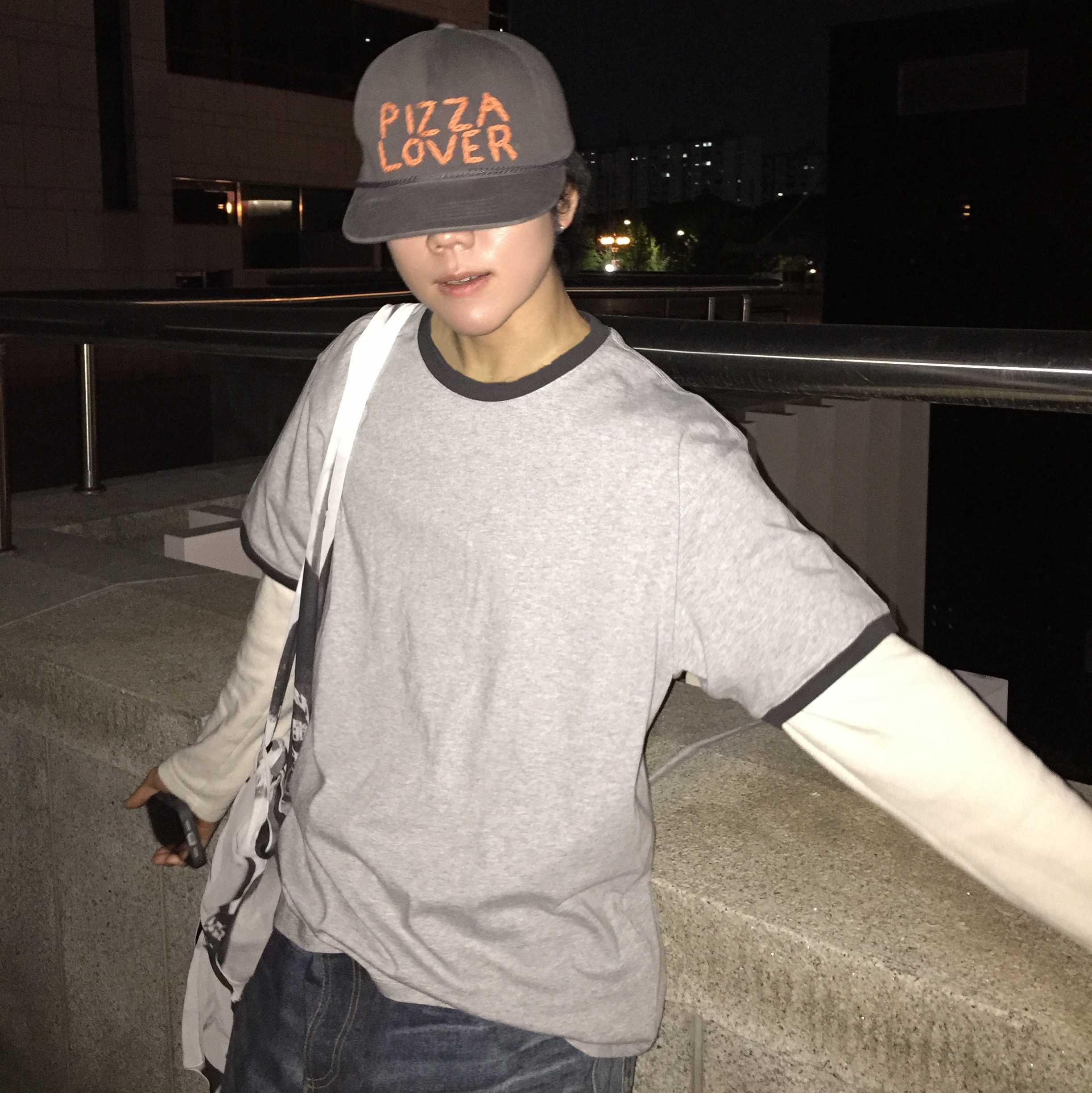 Vacant Archive Lover Series Hand Stitch Cap Charcoal 착용 스타일