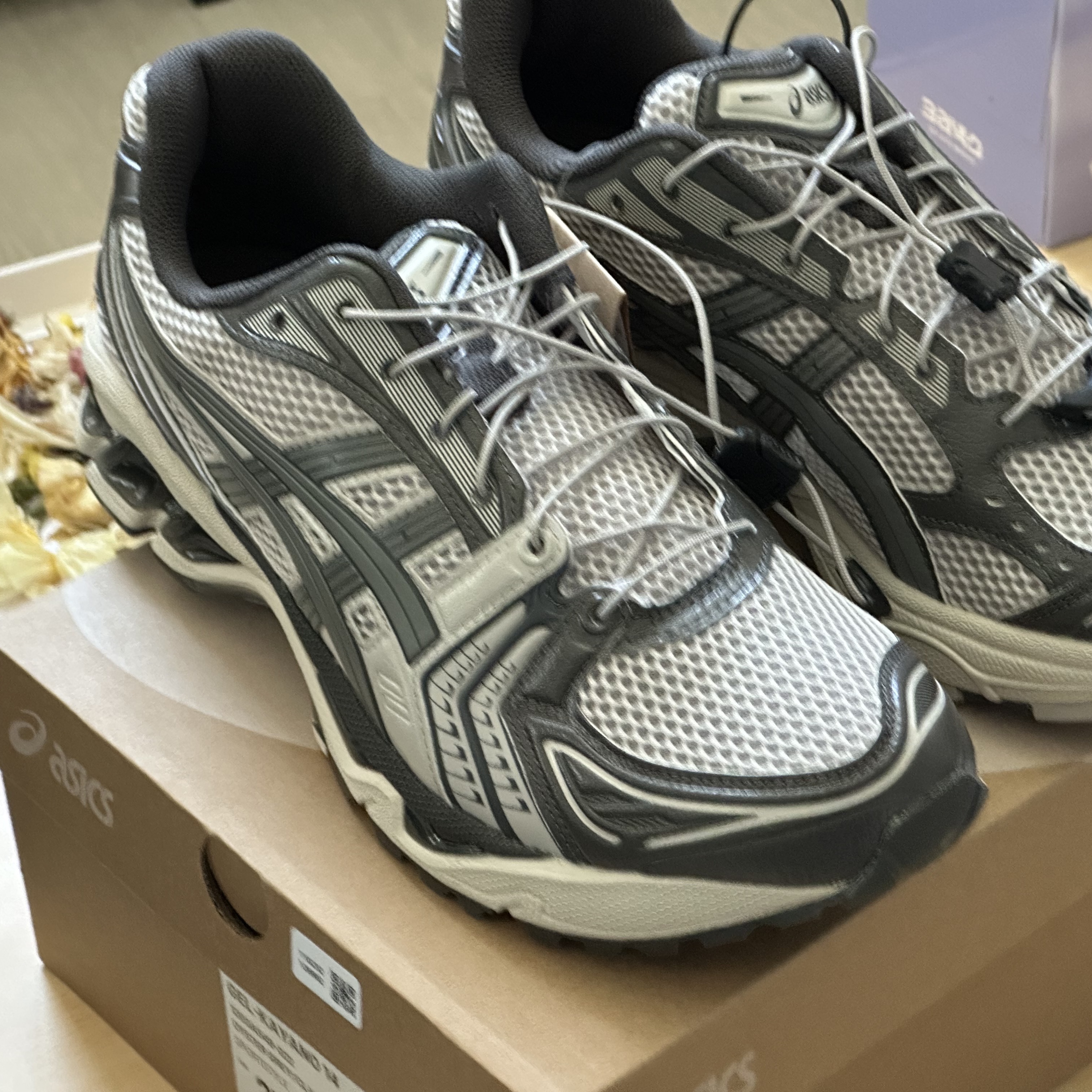 Asics Unlimited Gel-Kayano 14 Oyster Grey Clay Grey 착용 스타일