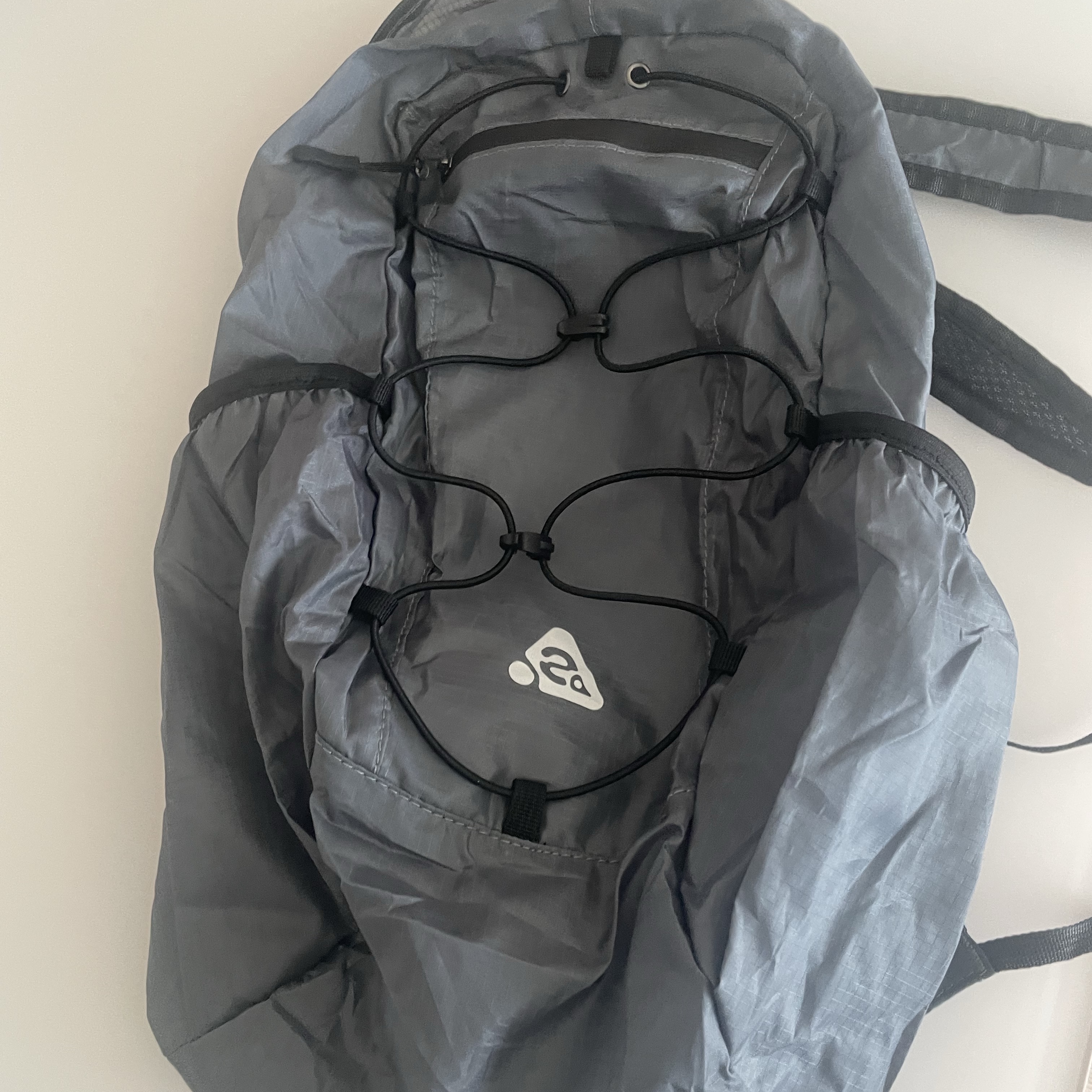 Heisan Ultra-light Compact Pocketbag V2 - Grey (M) 착용 스타일