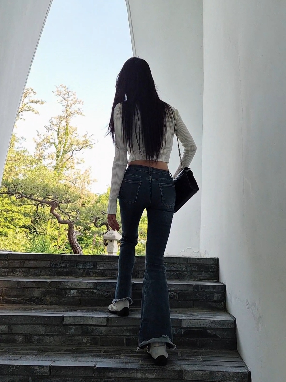 (W) Mischief Knitted Long Sleeve Shirt White 착용 스타일 - 1