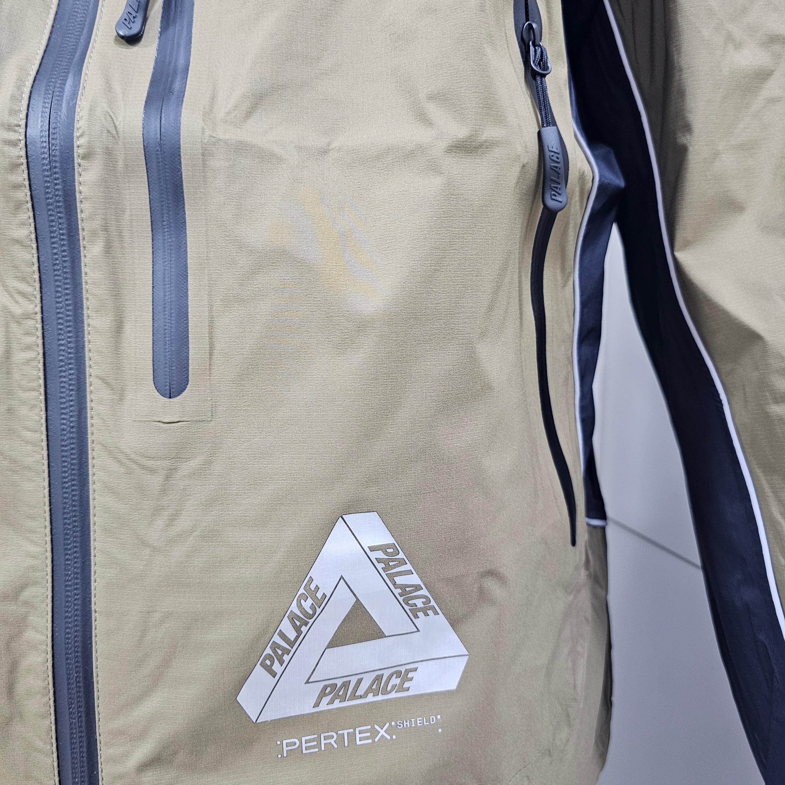 Palace Pertex Shield Lite Jacket Beech - 26SS 착용 스타일 - 4