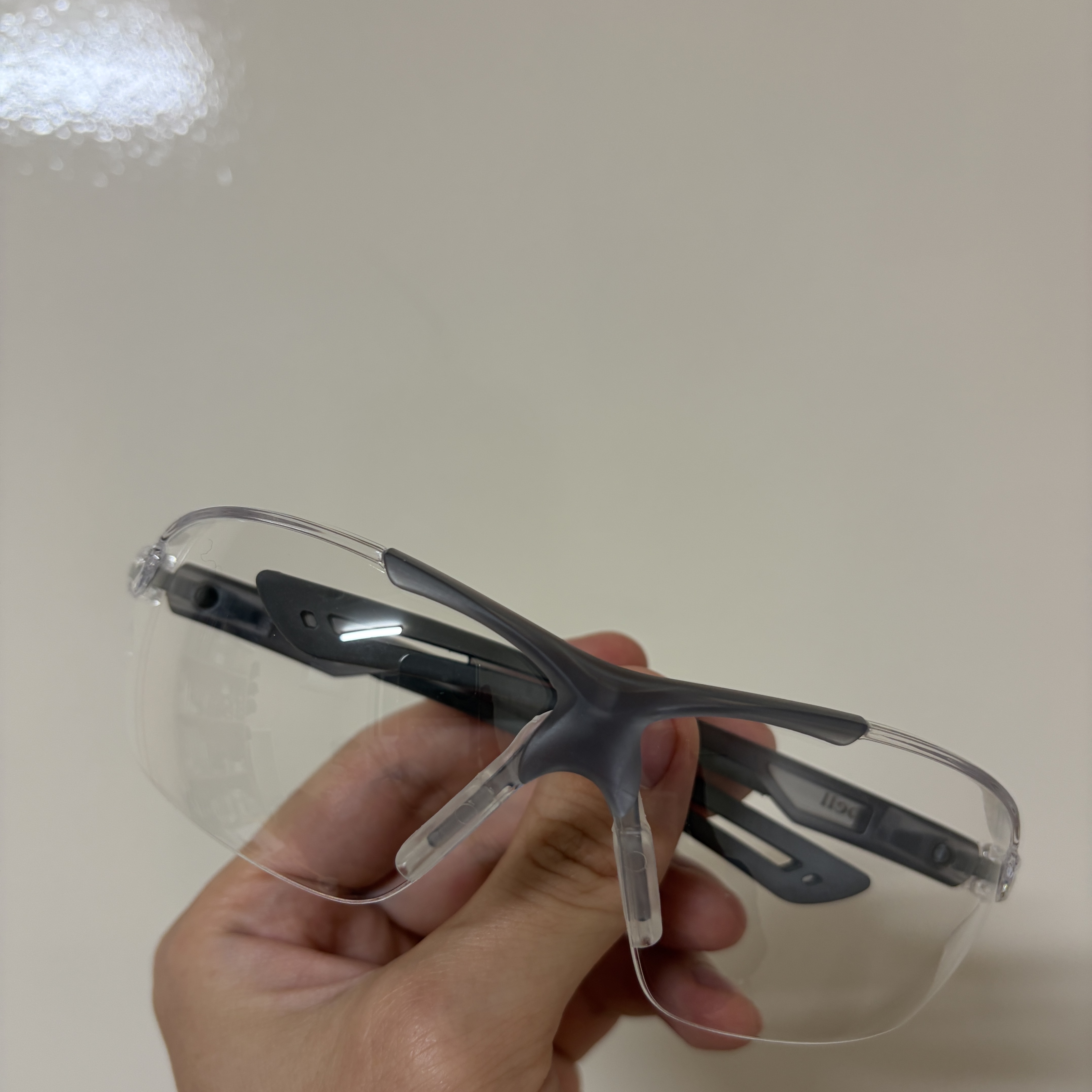Montbell Shield Glasses Clear 착용 스타일