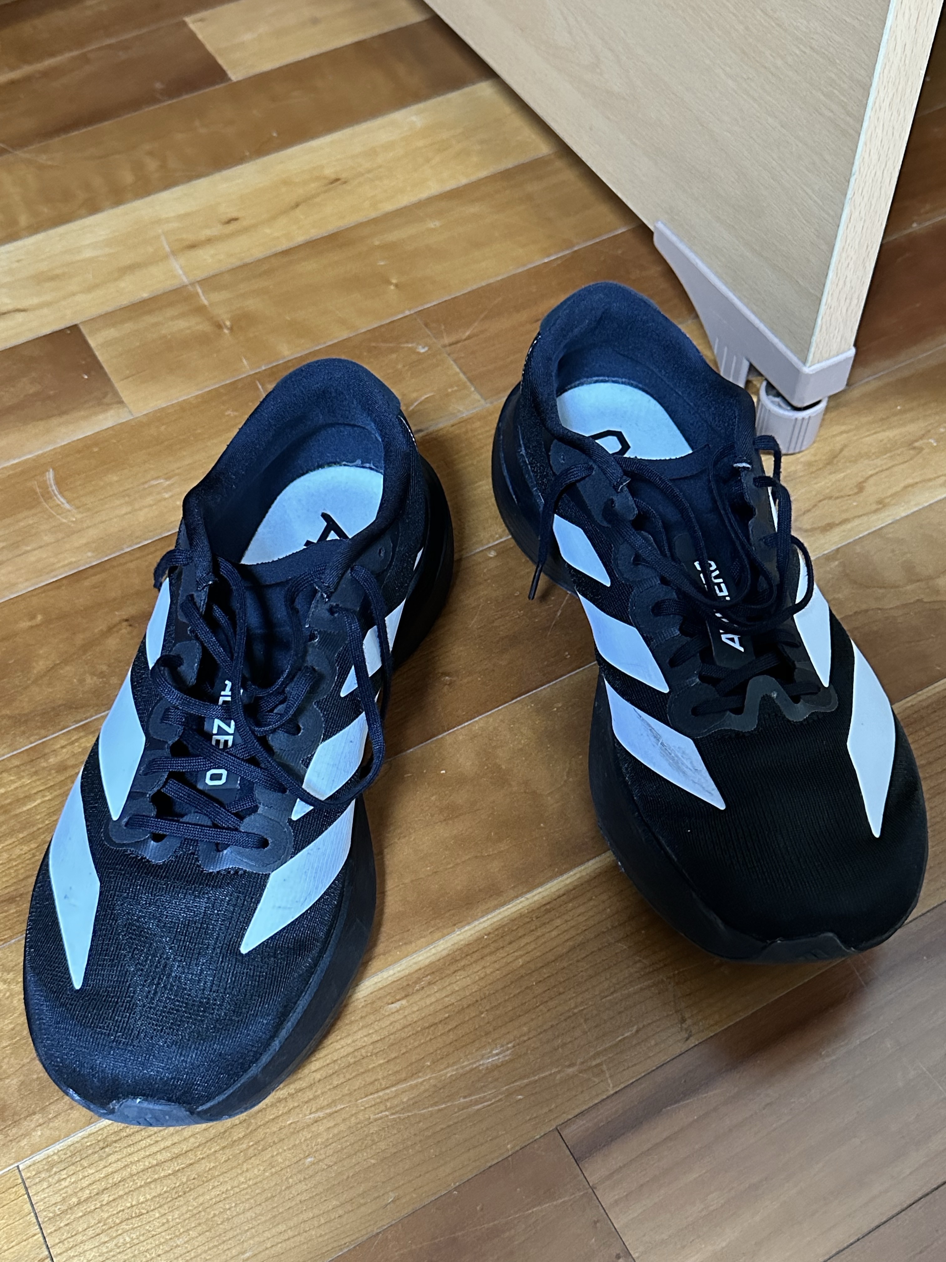 Adidas Adizero EVO SL Core Black Cloud White 착용 스타일