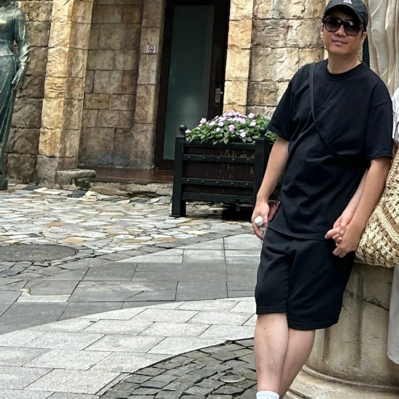 Nike ACG Trail Cap Black, Nike NSW Premium Essential T-Shirt Black - Asia 착용 스타일