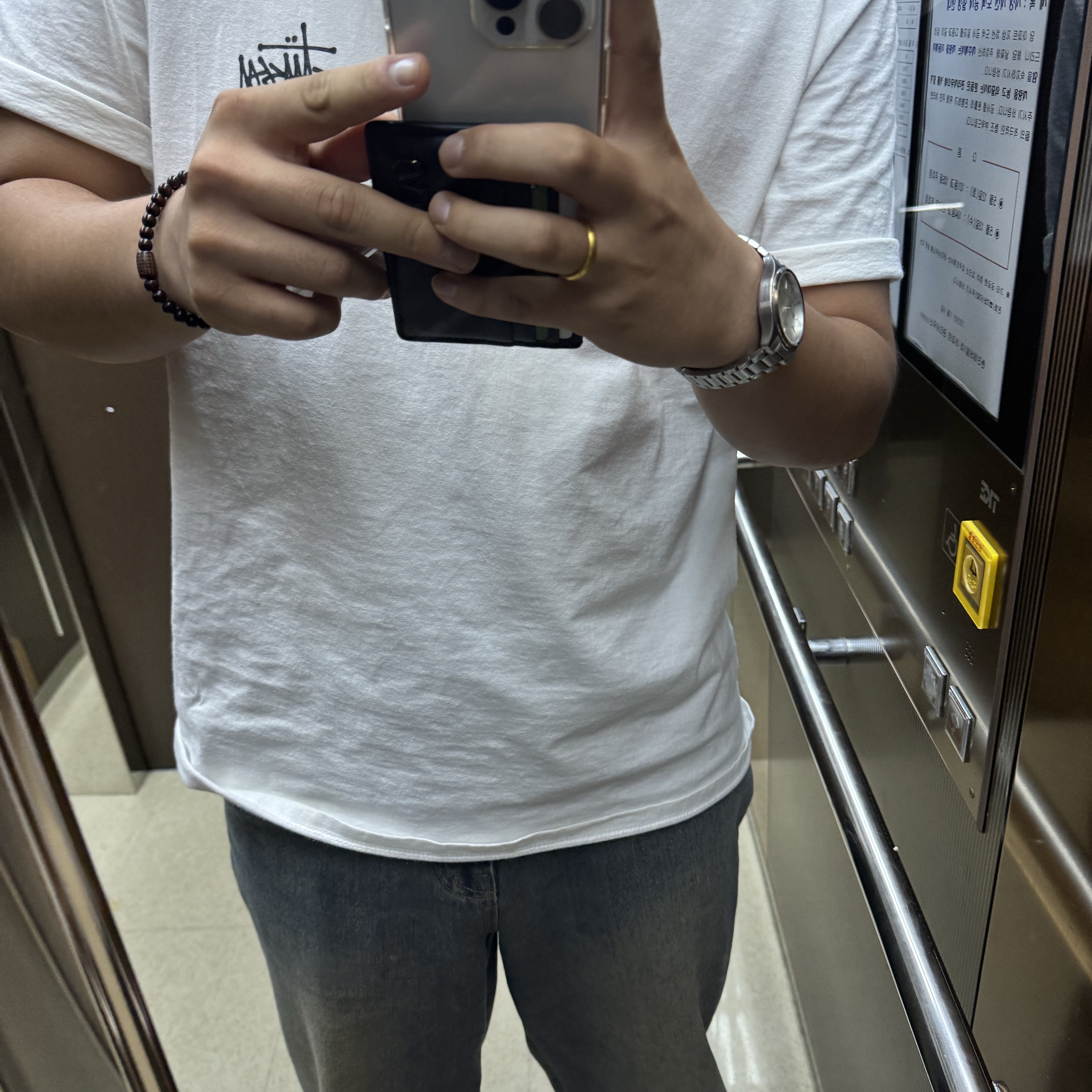 Stussy Basic Stussy T-Shirt White 2024, 2025, Bottega Veneta Intrecciato Credit Card Case Dark Brown 착용 스타일