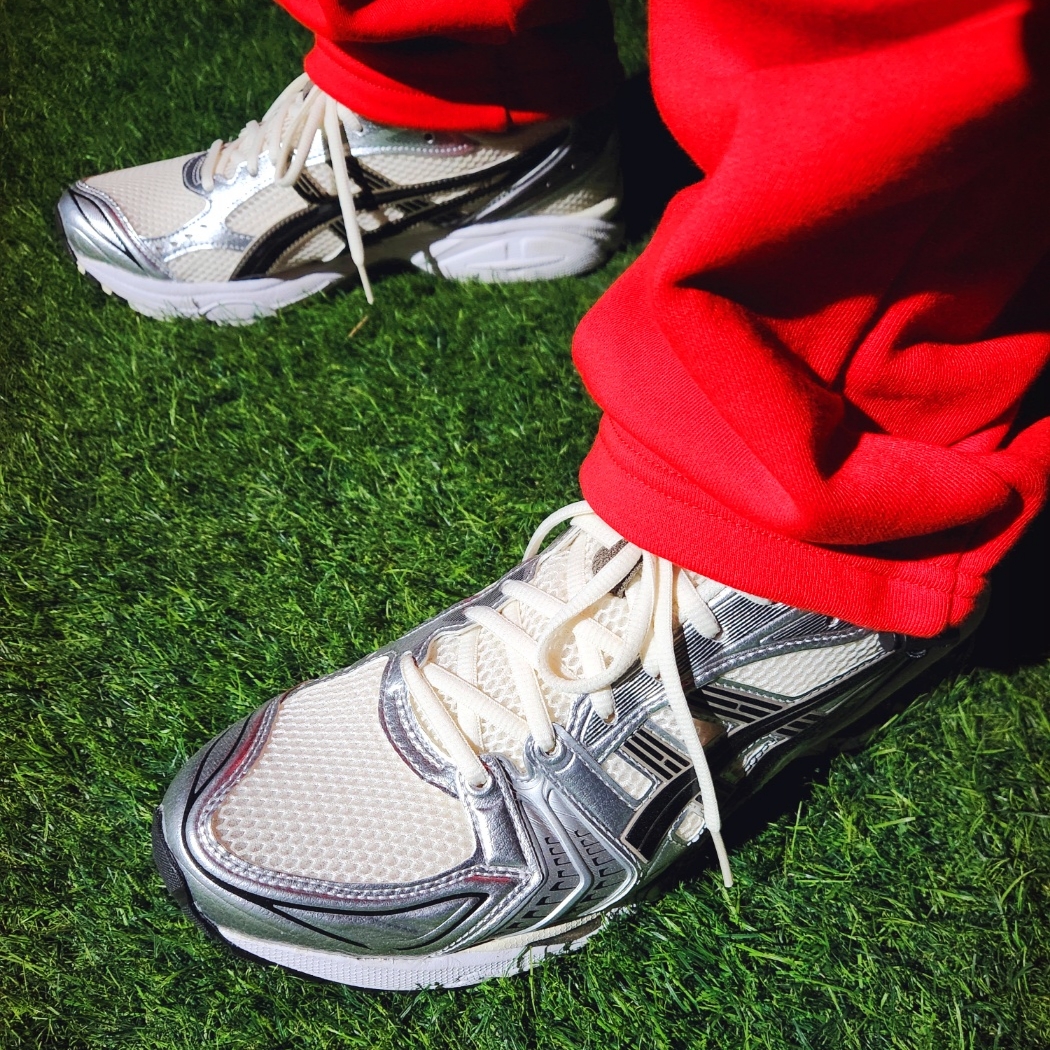 Yeezy Gap Engineered By Balenciaga Dove No Seam T-Shirt Black, Asics Gel-Kayano 14 Cream Black 착용 스타일 - 5