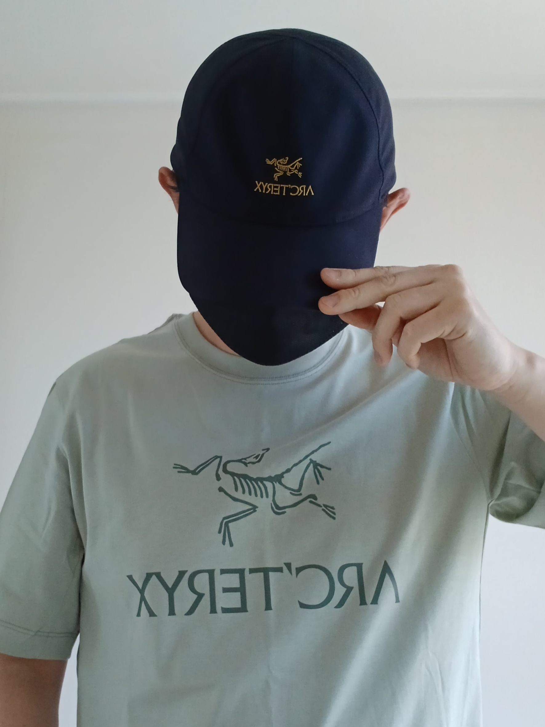 Arc'teryx Bird Word Cap 24K Black, Arc'teryx Arc'word Logo SS T-Shirt Habitat 착용 스타일 - 3