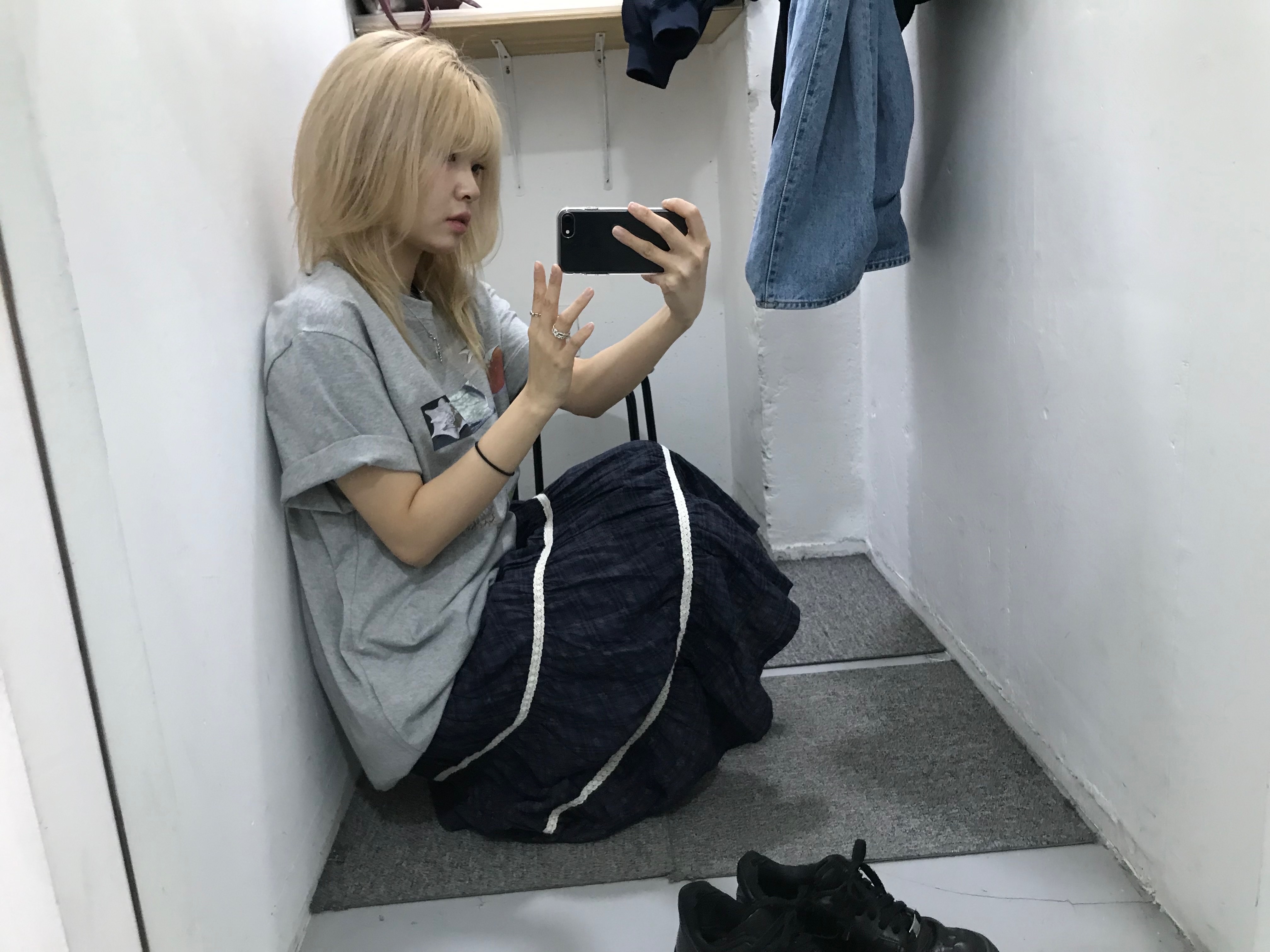AEAE Pattern Tiered Skirt Navy 착용 스타일