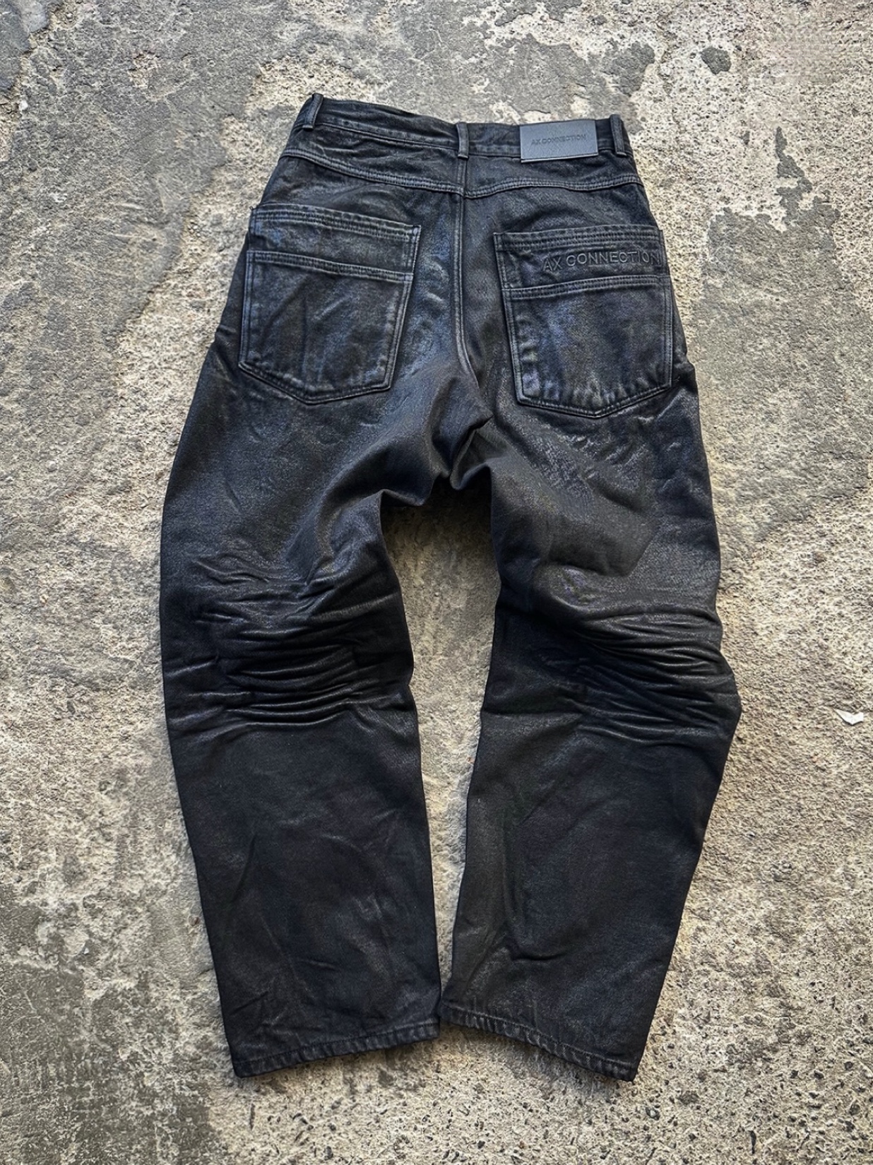 AX CONNECTION Waxed Curved Wide Baggy Denim Pants 착용 스타일