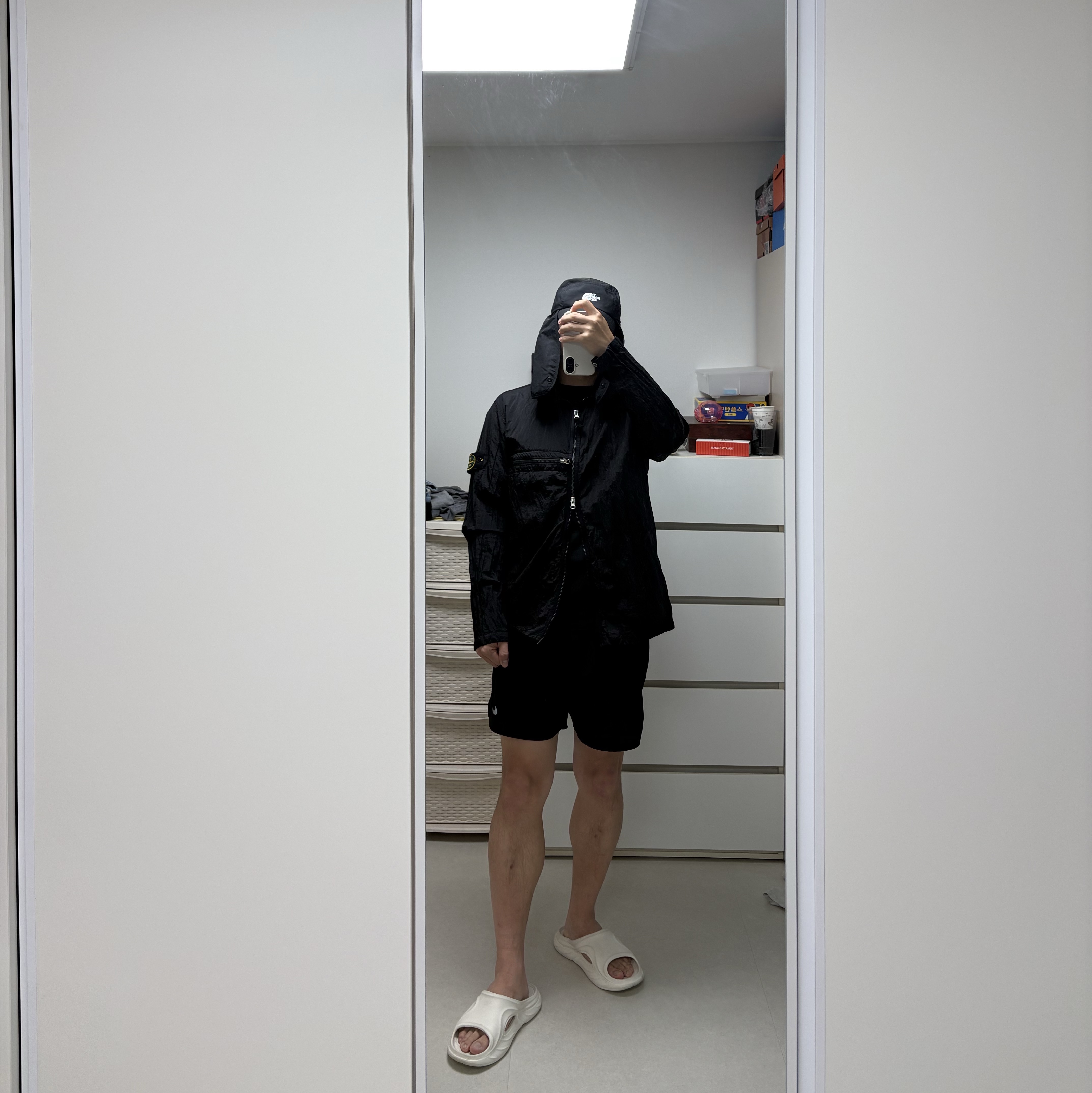 Stone Island 10919 Nylon Metal in Econyl Regenerated Nylon Overshirt Black -23SS 착용 스타일