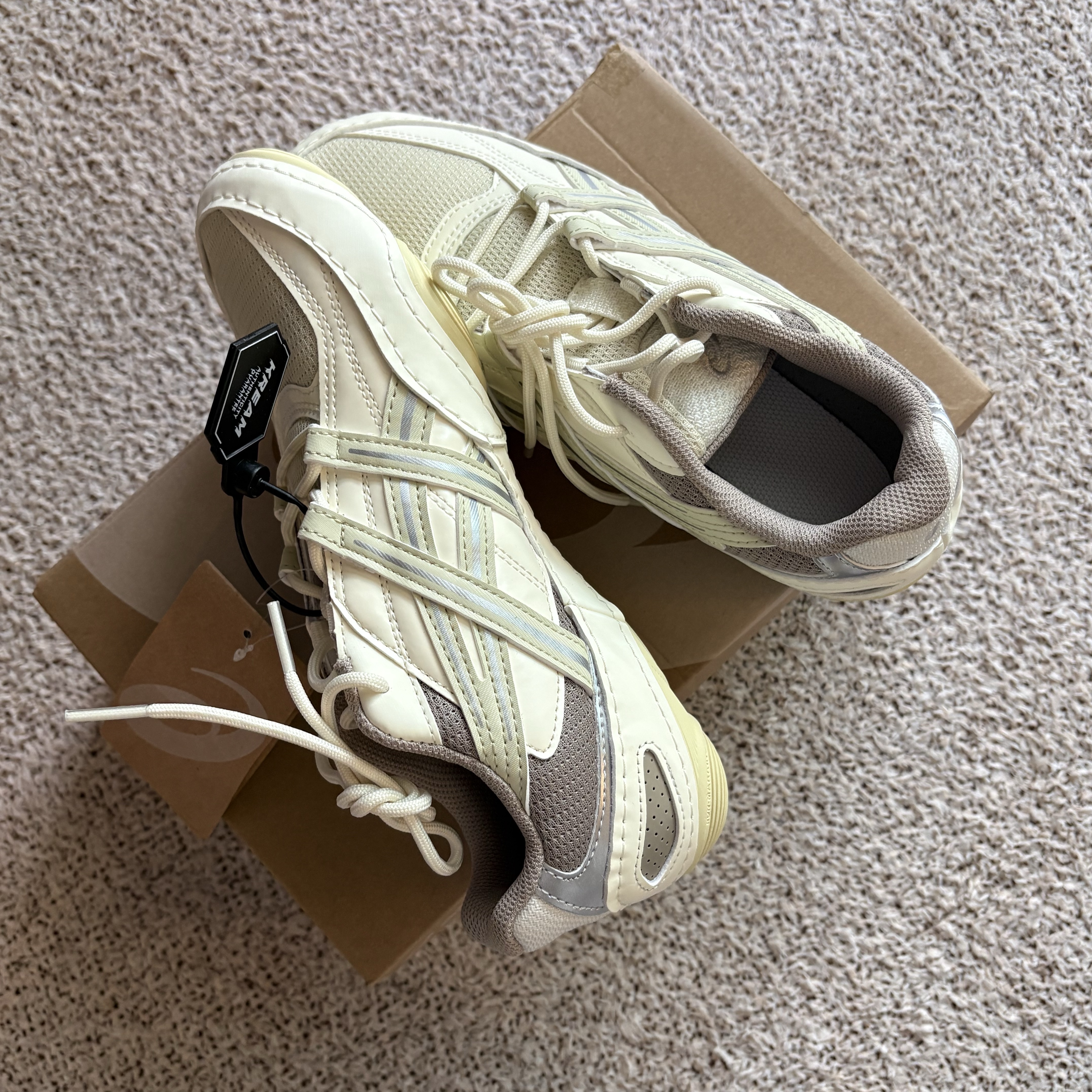 Asics Hypersync Oyster White Ivory 착용 스타일 - 2