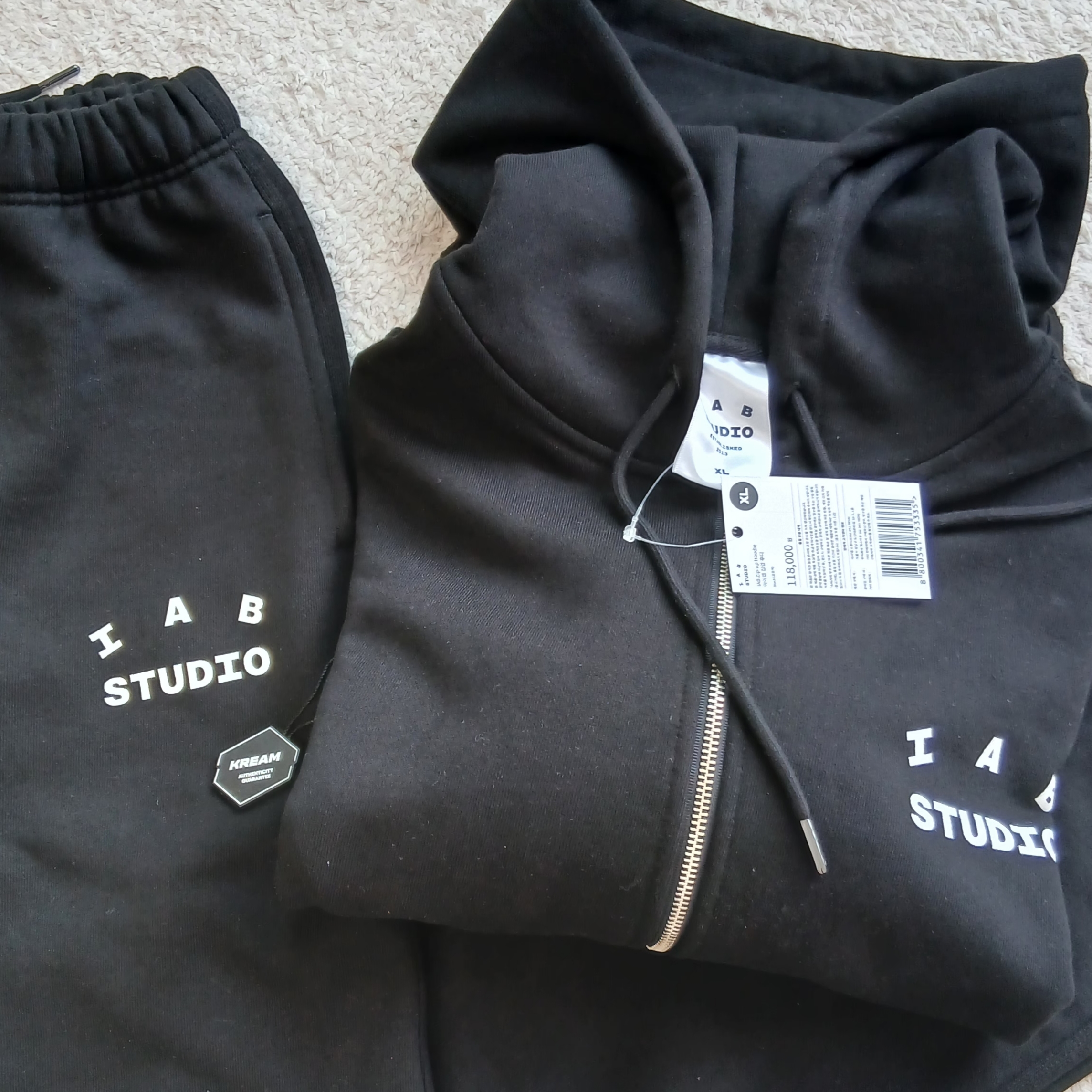 IAB Studio Zip-Up Hoodie Black - 26SS, IAB Studio IAB Sweatpants Black 착용 스타일 - 4
