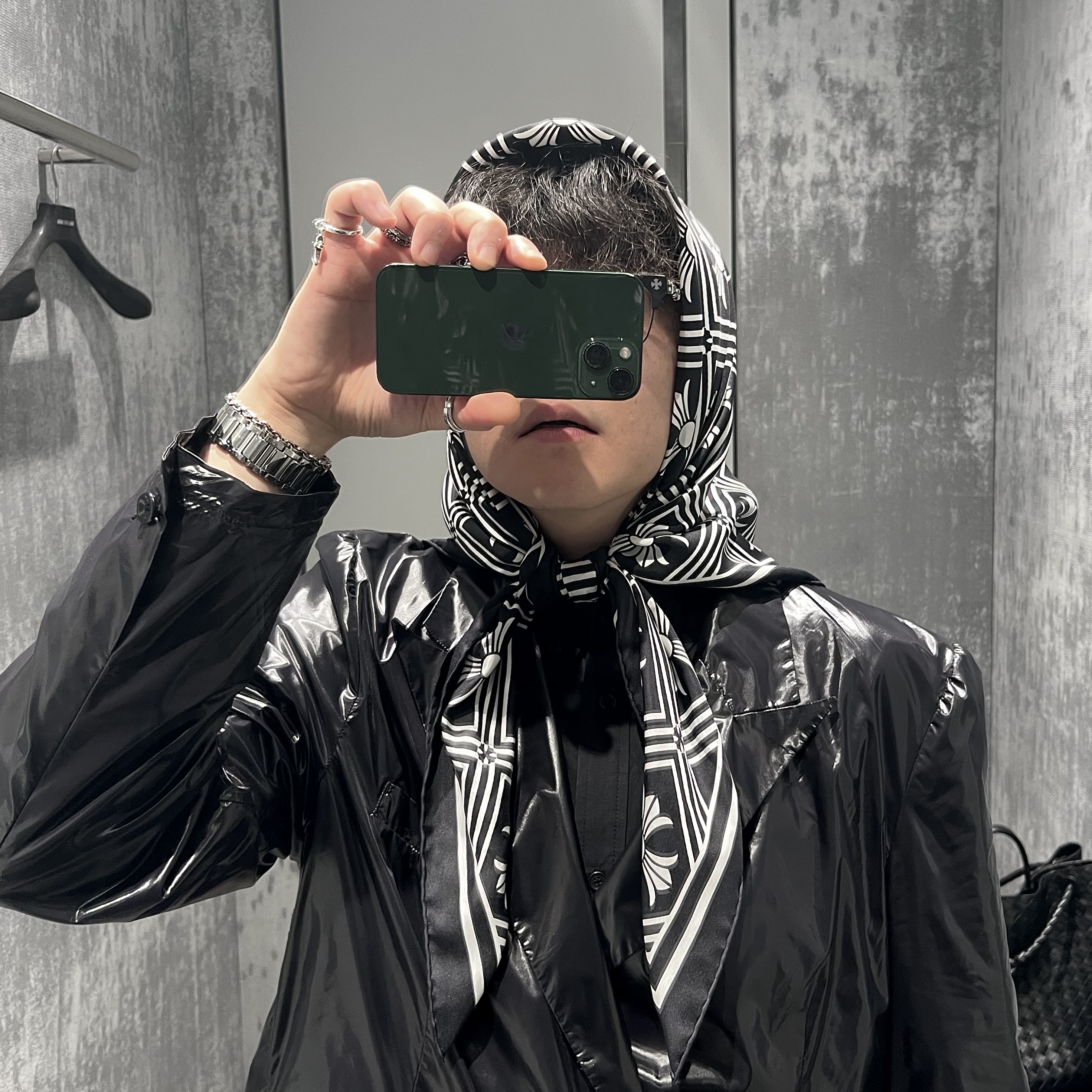 Bottega Veneta Large Andiamo Black, Balenciaga Venom High Boot Black 착용 스타일 - 2