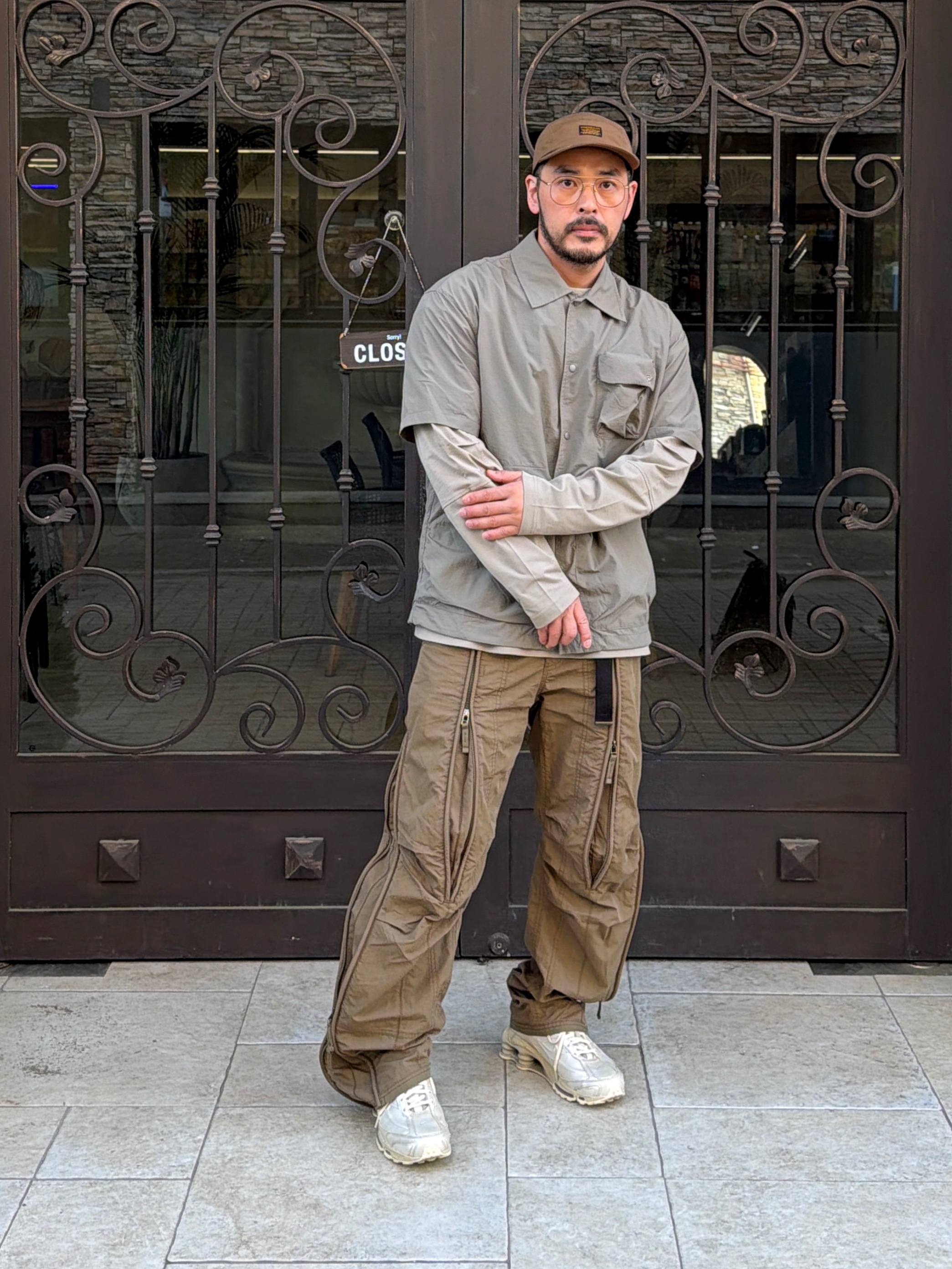 Nike Shox Ride 2 Metallic Silver and Desert Khaki 착용 스타일 - 4