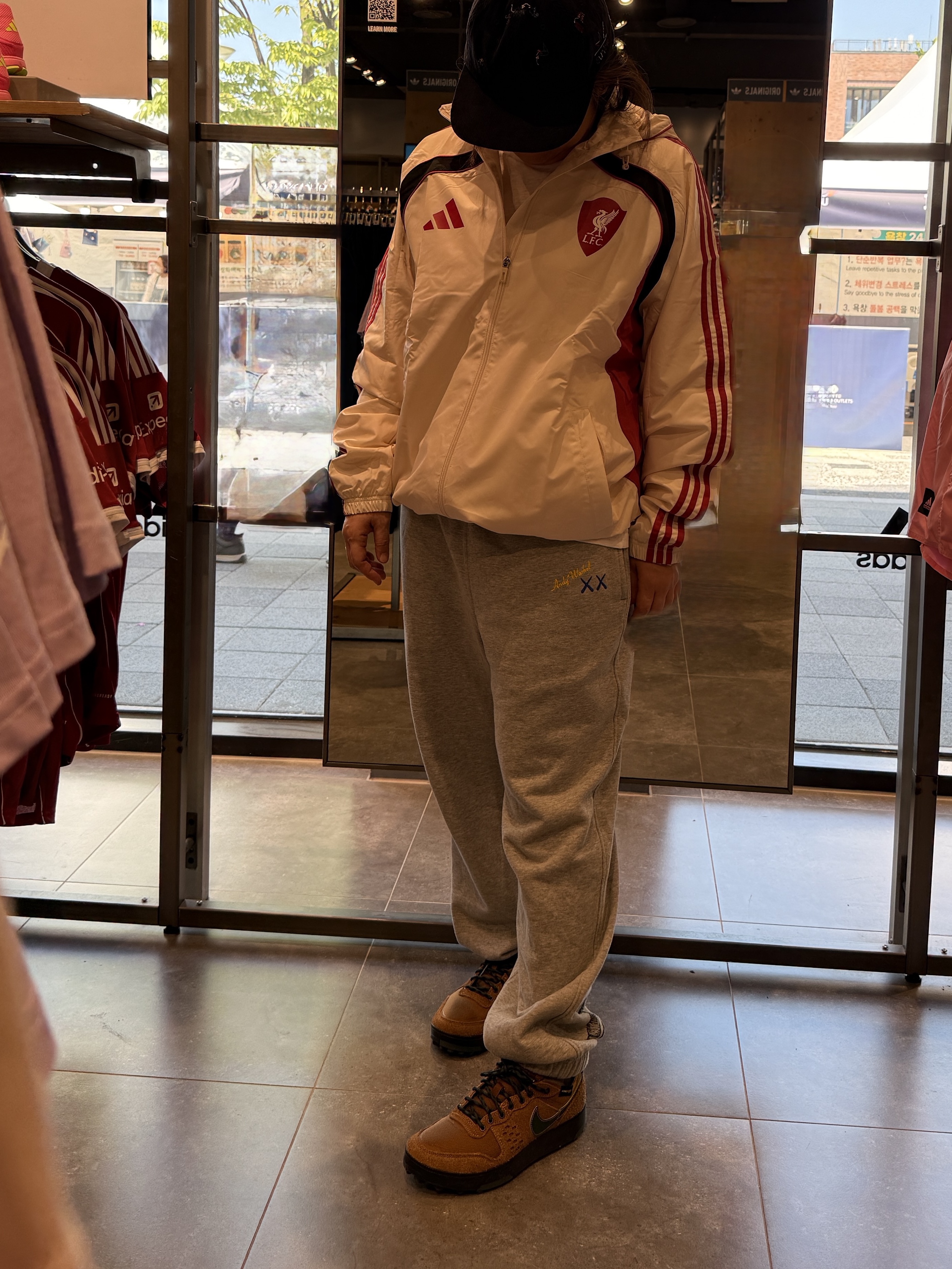Adidas Liverpool FC UBP Windbreaker Wonder White - KR Sizing (Non Marking Ver.), Patagonia P-6 Label Trad Cap Black 착용 스타일