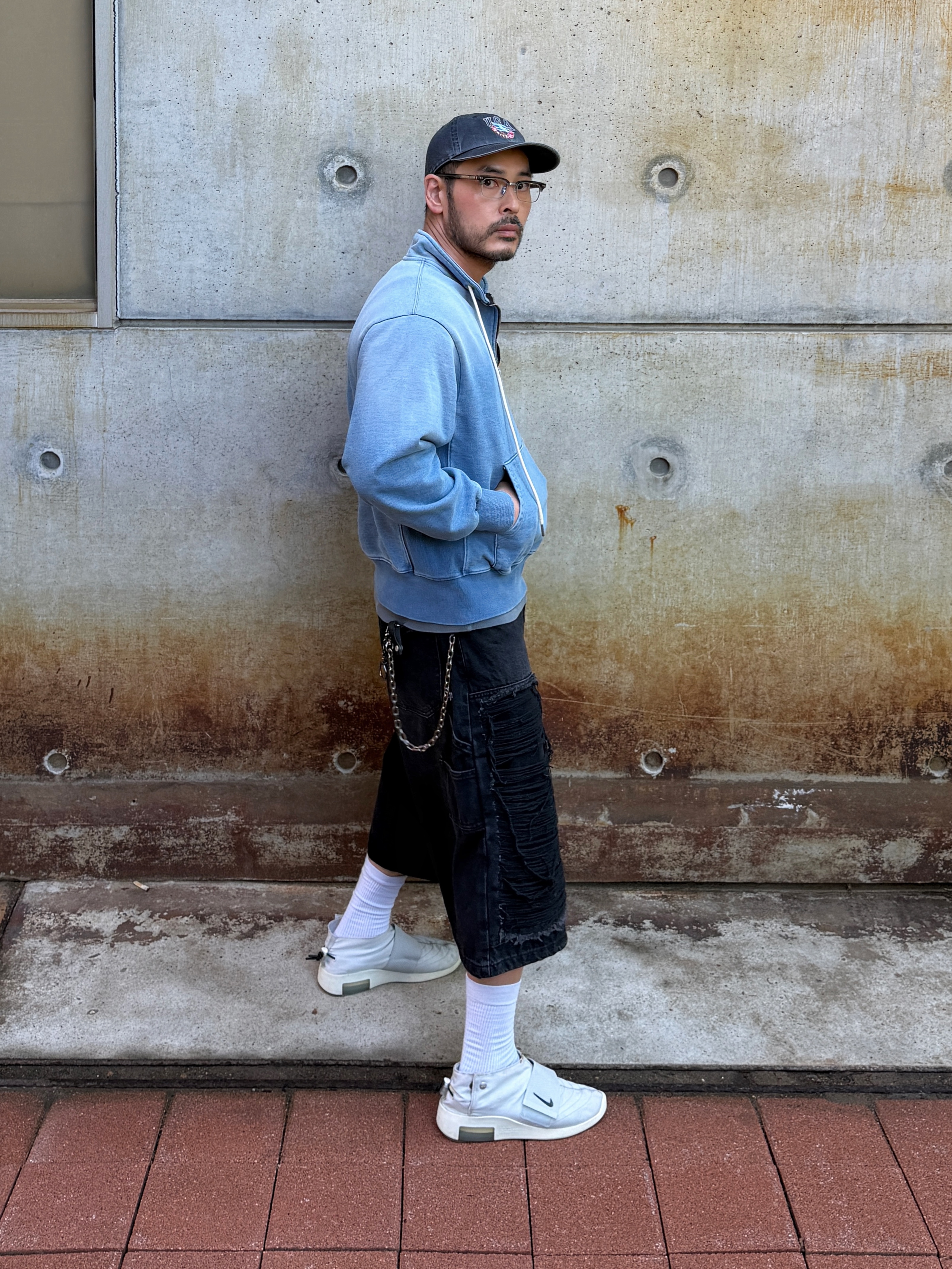 Broken Beat Indigo Zip-Up Hoodie, Broken Beat Indigo Short Sleeve Shirt 착용 스타일 - 1