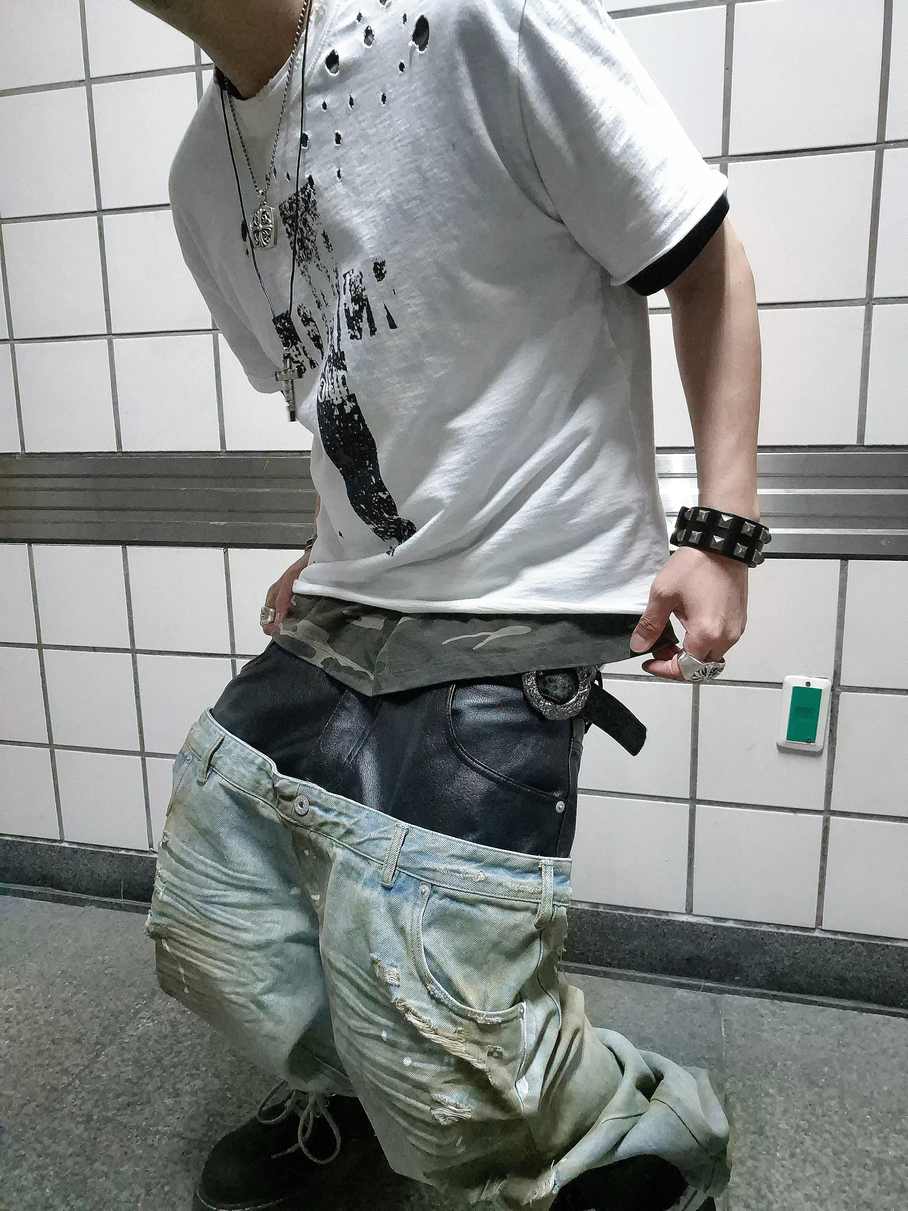 ROARINGRAD Cross Damage Slub T-Shirt White, Chrome Hearts CH Hollywood Trucker Hat Camo Black 착용 스타일 - 2