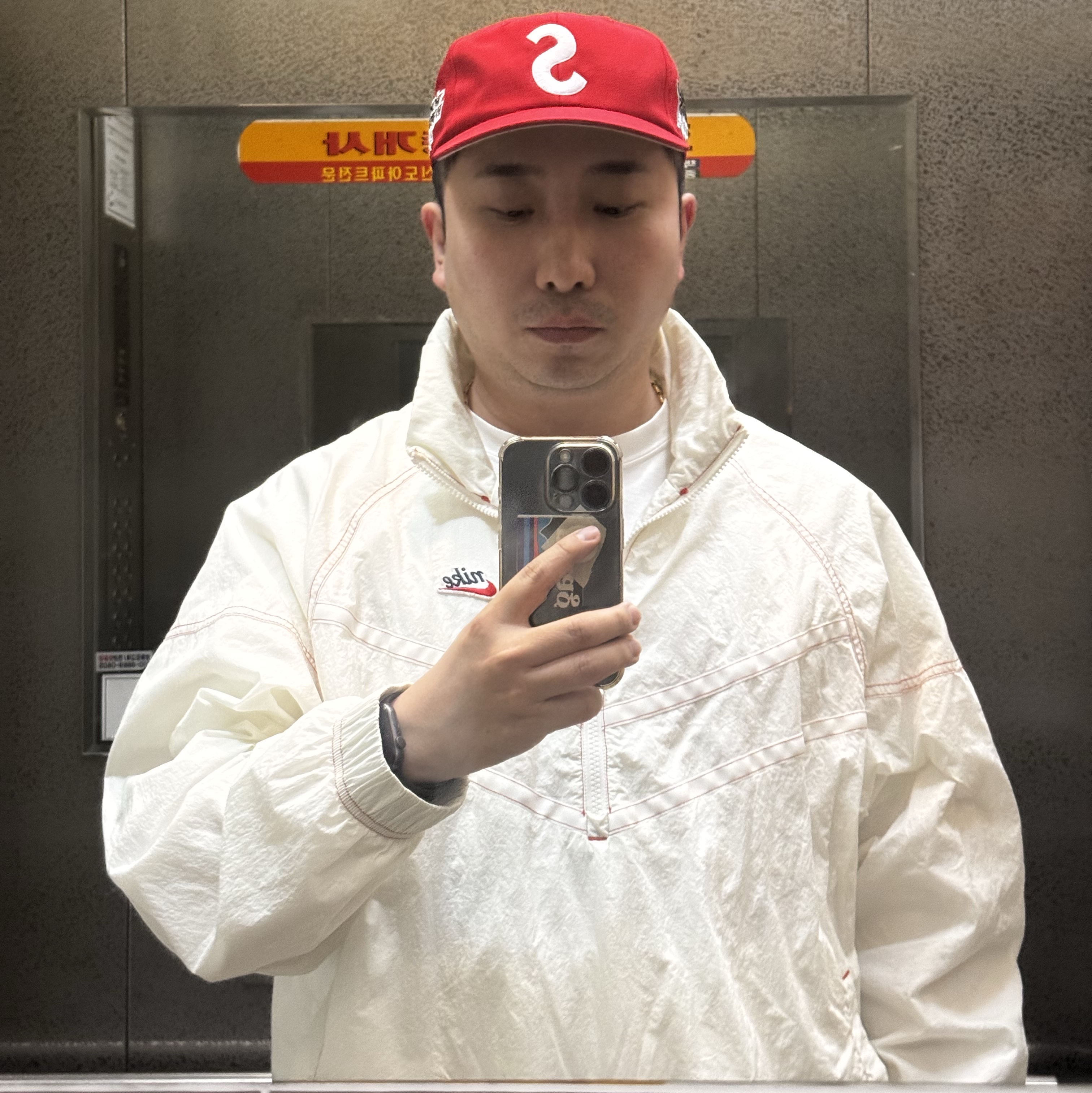 Supreme World Famous S Logo 6-Panel Red - 26SS 착용 스타일