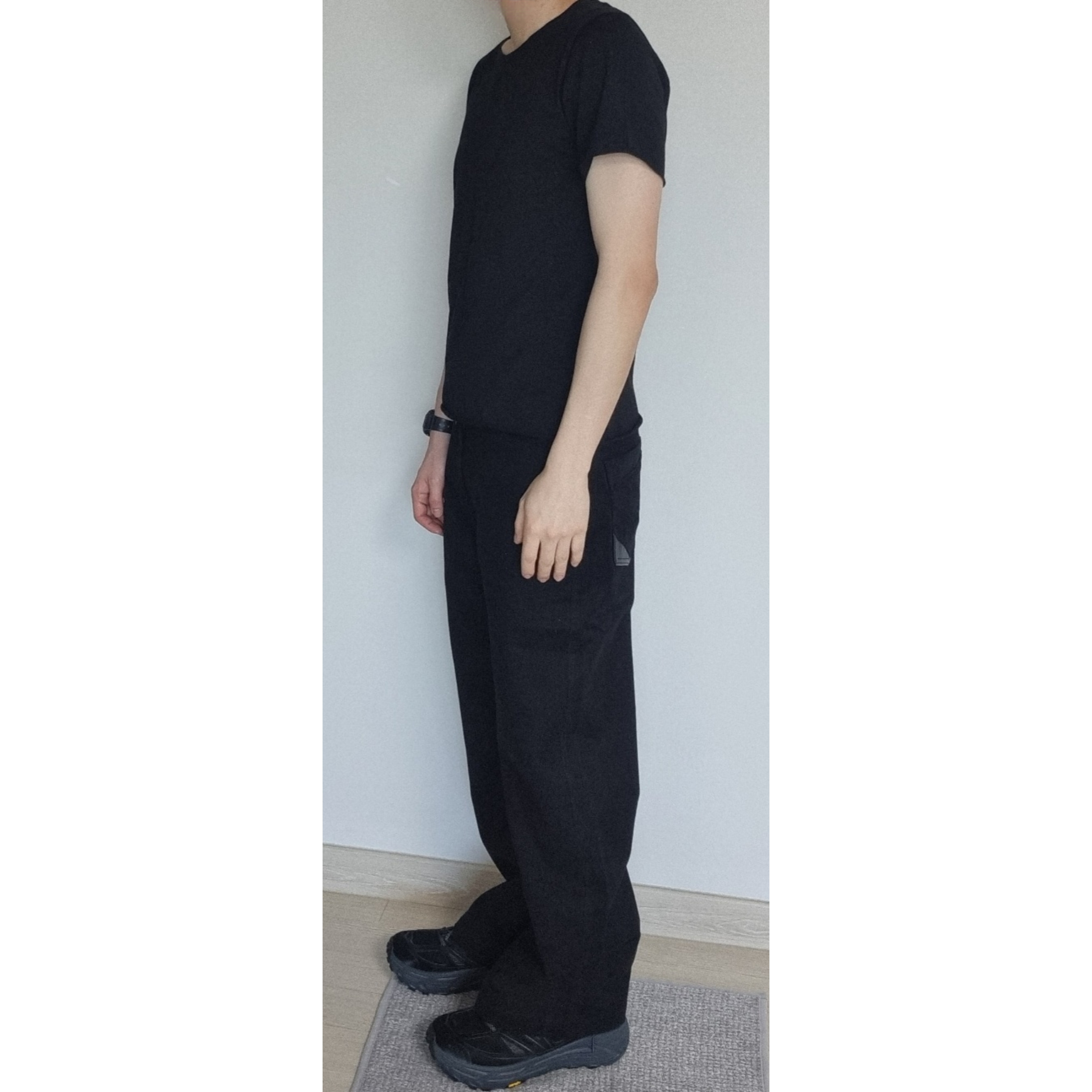 Hoka x Xlim Mafate Speed 2 TS Black Charcoal, Casio G-Shock DW-5600UBB-1DR 착용 스타일 - 4